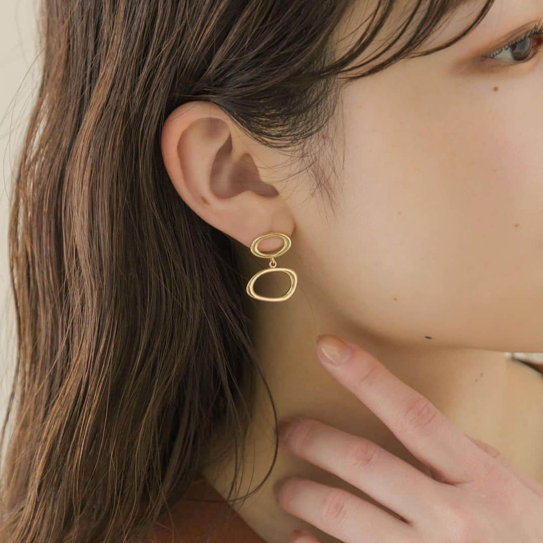 SMELLYさんのインスタグラム写真 - (SMELLYInstagram)「［pierce］  アシンメトリーオーバルピアス ¥2,200(tax incl.)  ＿＿＿＿＿＿  #smellyjp#acc#accessory#pierce#earring#earcuff#ring#bracelet#bangle#necklace#hairaccessory」5月11日 17時11分 - smelly.jp