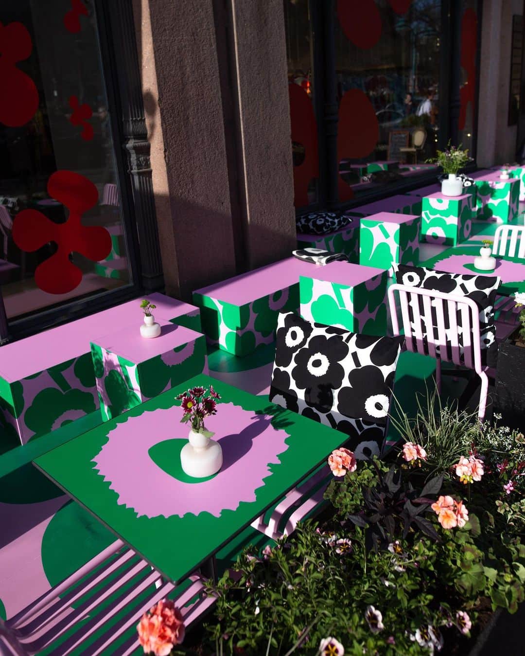 マリメッコのインスタグラム：「Welcome to the Marimekko Terassi! 🌿 Next door to our Esplanade flagship store in Helsinki. Think of Terassi as your meeting place. Your alfresco living room—but with full service. @theglasshelsinki will be serving our signature summer dishes, which pair perfectly with a crisp aperitivo under the sun.   📍 Pohjoisesplanadi 33, 00100 Helsinki 🕔 Mon-Fri 10-22, Saturday 11-22, Sunday 12-18. Opening times may change due to bad weather.  Share your memorable Terassi moments with us by tagging @marimekko and #marimekko. See you there!」