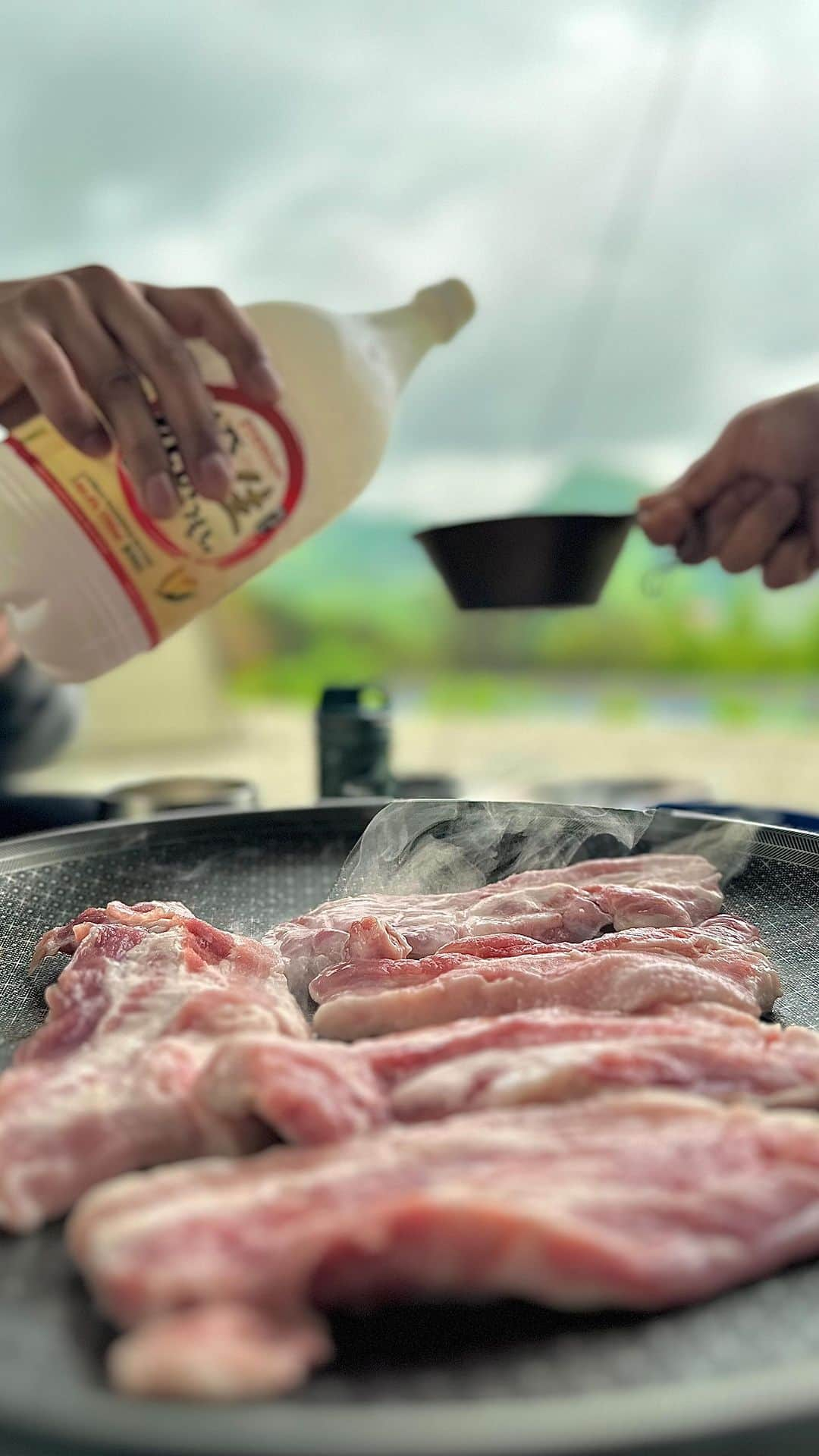 チョア のインスタグラム：「🏕️💚 여주로 다녀온 지난 캠핑기록📝 자연이 주는 여유와 낭만은 저에겐 최고의 힐링인것 같아요☺️  요긴 아이들이 놀거리가 많아서  아이와 함께 가기 너무 좋겠더라구요 #캠프여주 캠핑장 입니다!   #캠핑중독부부 #캠핑을가장한먹방」