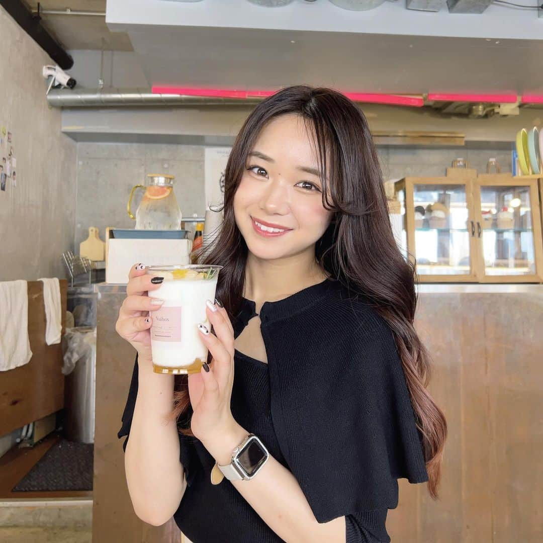 真下華穂さんのインスタグラム写真 - (真下華穂Instagram)「メンバーと一緒にカフェ行ってきた☕️ ヲタ活もさせていただいた🤤💞  #nuibox #推しがいる生活 #推し活カフェ #アイドリッシュセブン #アイナナ #revale #百くん #あんさんぶるスターズ #あんスタ #eden #巴日和 #良い日和 #cafe #アクスタ #おまんじゅう」5月11日 17時12分 - k.a.h.o.kahochan