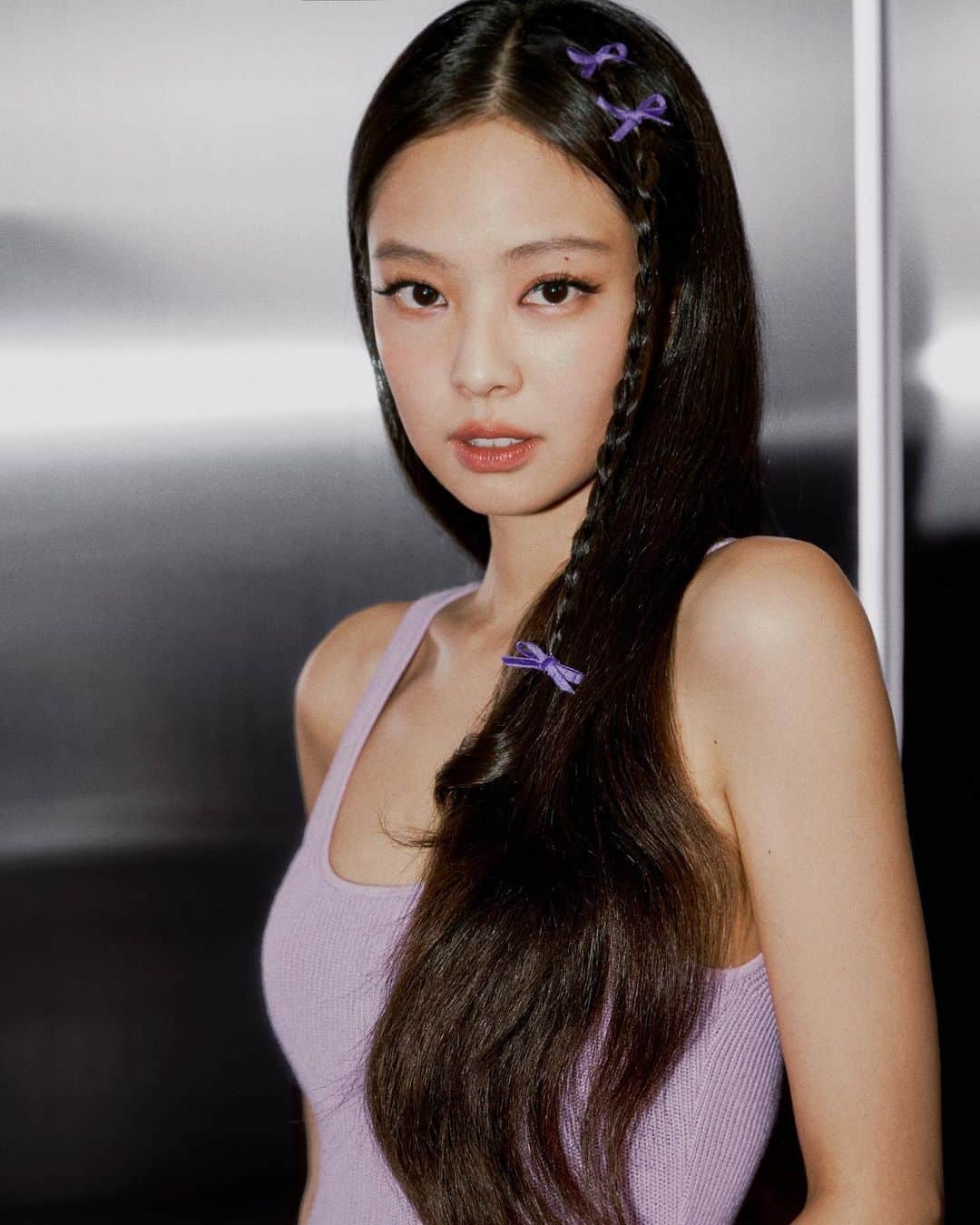 ジェニーのインスタグラム：「Jennie for Calvin launching day 🎀 Thank you to everyone who joined to celebrate this special moment for me! Love you guys」