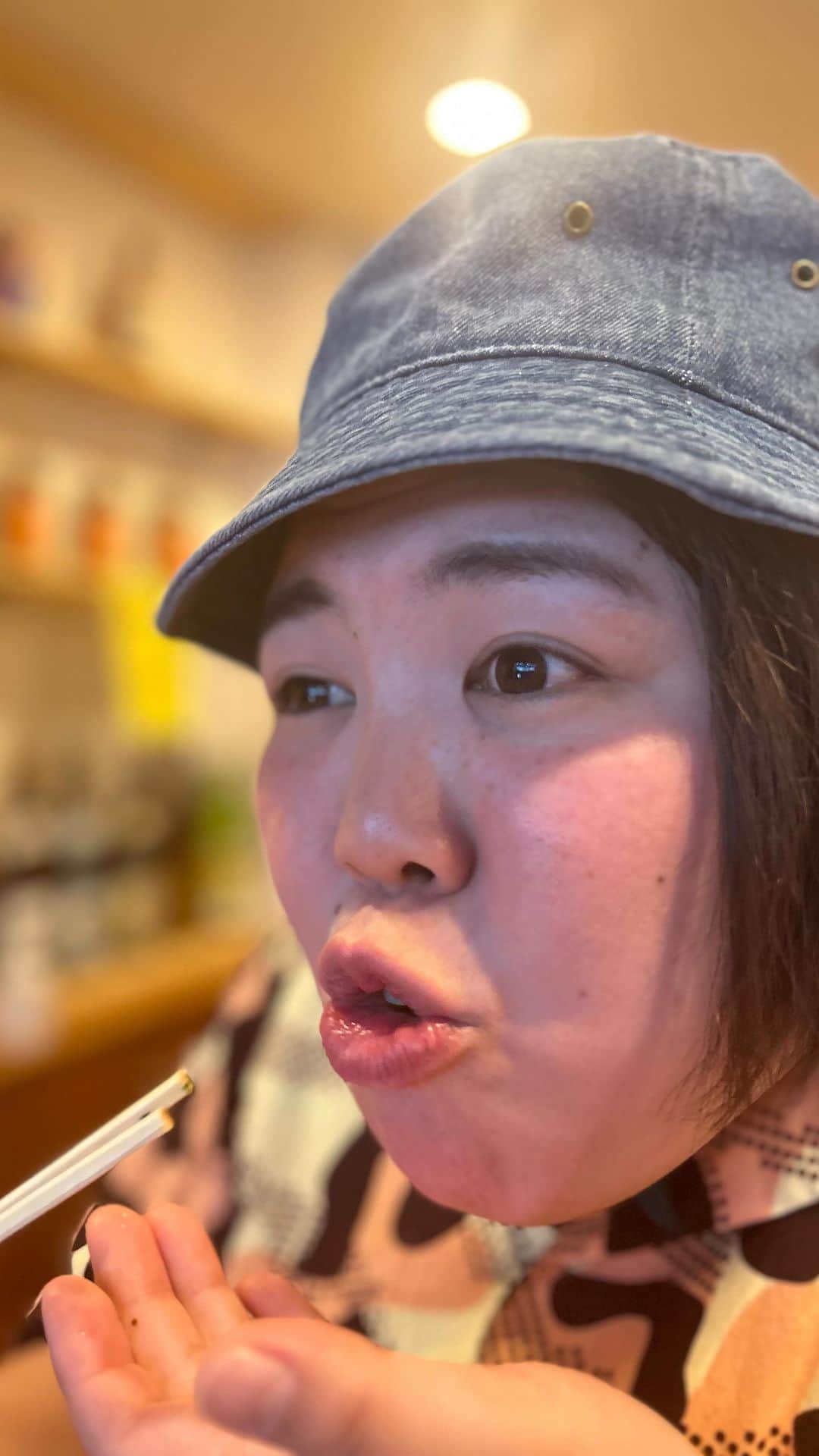 たいゆうきのインスタグラム：「熱々ソーセージ食べあと最高の顔」