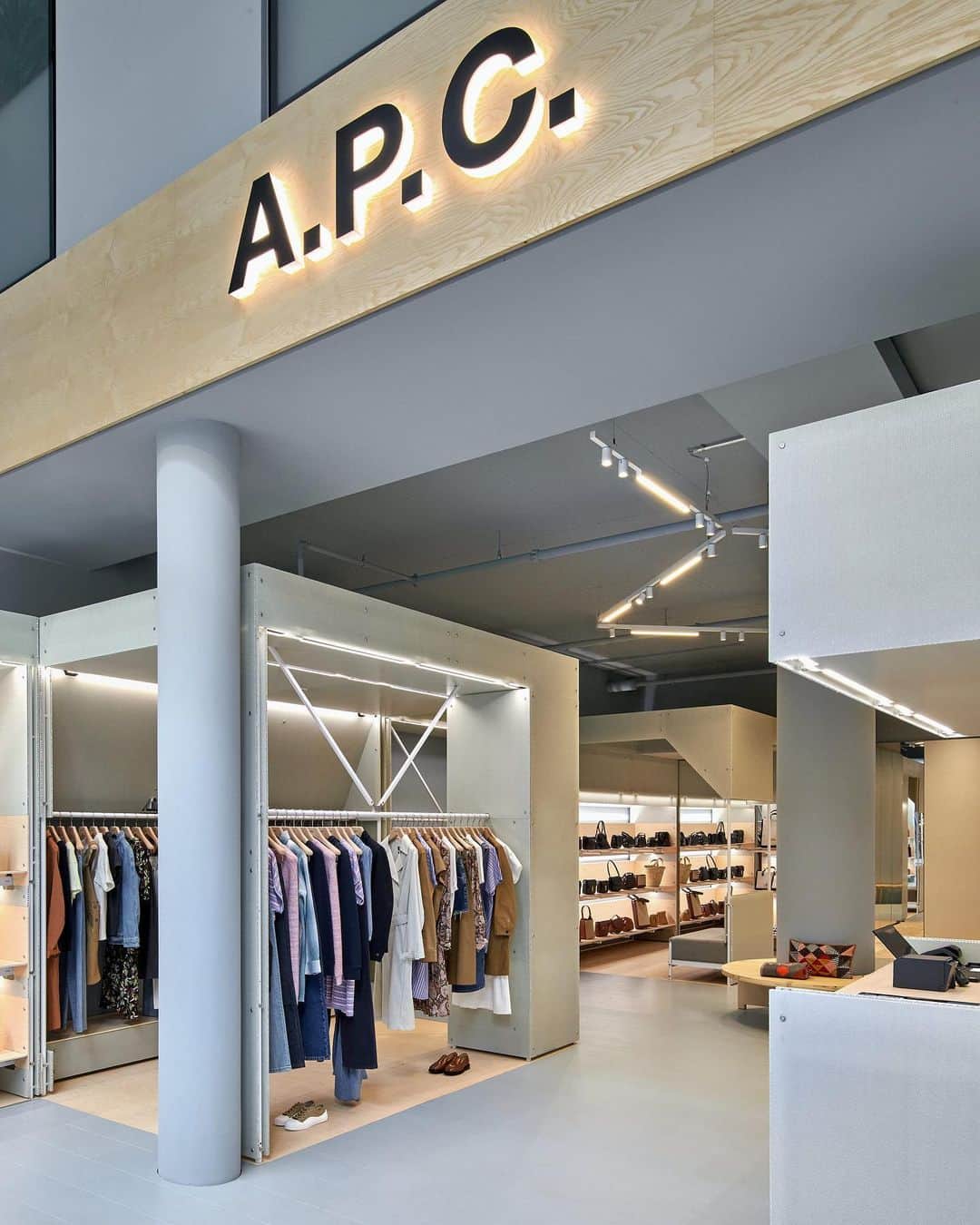 アーペーセーのインスタグラム：「Our first location in the heart of the city, A.P.C. Frankfurt is the 5th store to inaugurate the “Mistral” concept.  As a response to the often opulent and ostentatious visions of store designs, A.P.C. and architect Laurent Deroo have chosen to develop an ingenious, simple, even brutalist architectural proposal entitled “Mistral”. The principle was the following: rather than designing a store interior, we would design a group of units that would be organized together in their respective space, while still considering the best way of placing said units.  Drop by to discover all of our classic and seasonal ready-to-wear and accessories.  A.P.C. FRANKFURT Neue Rothofstrasse 17D 60313 Frankfurt am Main  #APCParis #APCStore」