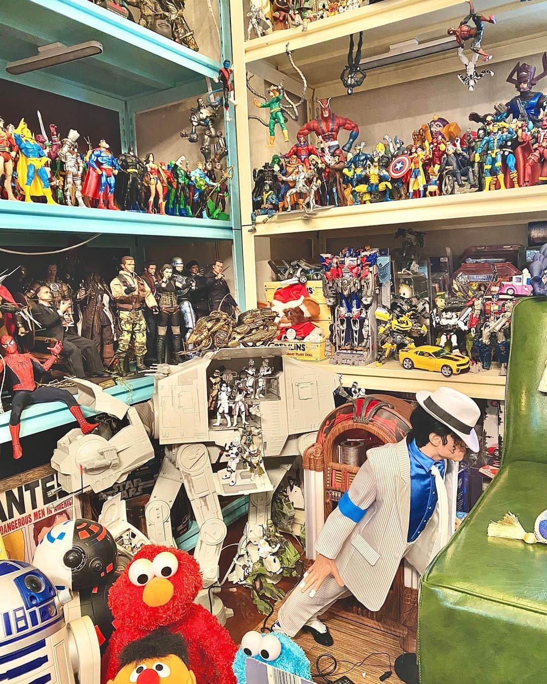 速水もこみちさんのインスタグラム写真 - (速水もこみちInstagram)「#marvecomics l#dccomics  #michaeljackson  #starwars #sesamestreet  #figure #actionfigure #toy #collection #collector #mocomichihayami」5月11日 17時27分 - mocomichi_hayami