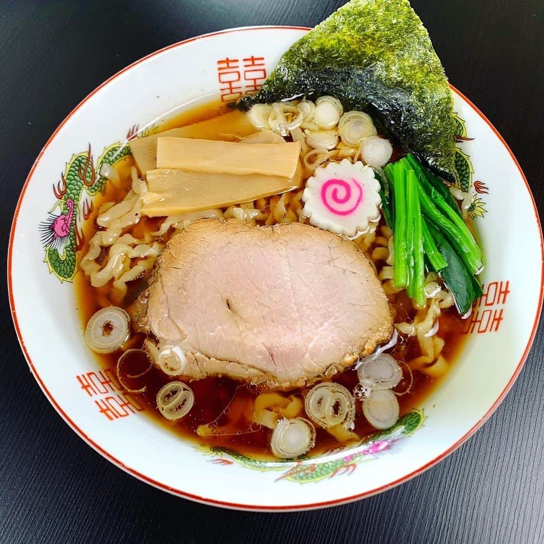 常盤よしこのインスタグラム：「白河ラーメン❤️ 福島県のご当地ラーメン♫ 美味しかったー！！ 麺は平打ちぢれ麺ー！！ ご馳走様でした😊  #らぁめん獅子虎#てれビタ#深掘り中継#新オープン#熊本ラーメン店#白河ラーメン#福島県のラーメン #濃厚味噌ラーメン」