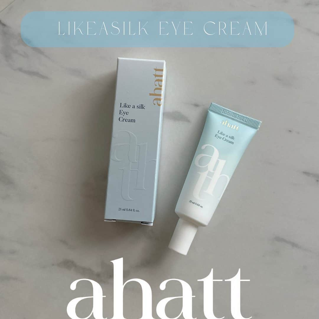 星野もえのインスタグラム：「▼  韓国発🇰🇷*✲ﾟ Ahatt(アヘット) @ahatt_jp_official   ✔︎LIKE A SILK EYE CREAM  内側からしっかり潤ってくれるのに シルクのように、べたつかない♡  ペプチド、セラミド、コラーゲン配合で シワ防止や弾力のある肌へと導いてくれる⋆｡°✩ アイクリームだけど 顔全体にも使えるの🙆‍♀️◎  最近の愛用アイテム🩵  Qoo10で購入できるよ🛒🫧  【Ahattで検索🔍】 https://www.qoo10.jp/shop/ahattjp  #アヘット#ahatt #eyecream#目元用クリーム#保湿 #韓国スキンケア#スキンケア#スキンケア紹介 #アンチエイジング#Qoo10#pr #もえこすめ」