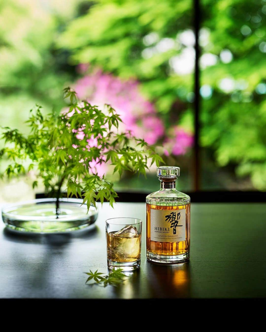 響 | SUNTORY WHISKY HIBIKIさんのインスタグラム写真 - (響 | SUNTORY WHISKY HIBIKIInstagram)「. HIBIKI TIME ～二十四節気・立夏～  とりどりの美しさを描く自然の尊さに感じ入る。 Feel the greatness of nature, which expresses its beauty in all sorts of colors.  #hibiki #響 #hibiki_time #二十四節気 #24seasons #立夏 #rikka #withnature #青楓 #greenmaple #ハーフロック #harfrock #バカラ #baccarat」5月11日 18時03分 - suntorywhisky_hibiki