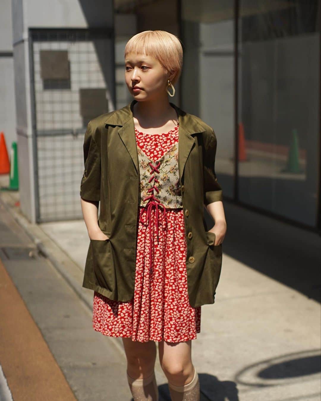 のインスタグラム：「❤️ NEW ARRIVAL ❤️ ☑︎ Small flower mini dress ☑︎ S/S tailored khaki jacket ☑︎ Gobelin flower lace up tank top  Now on sale ➡︎ ONLINE STORE  model / @momooka_koyoi」