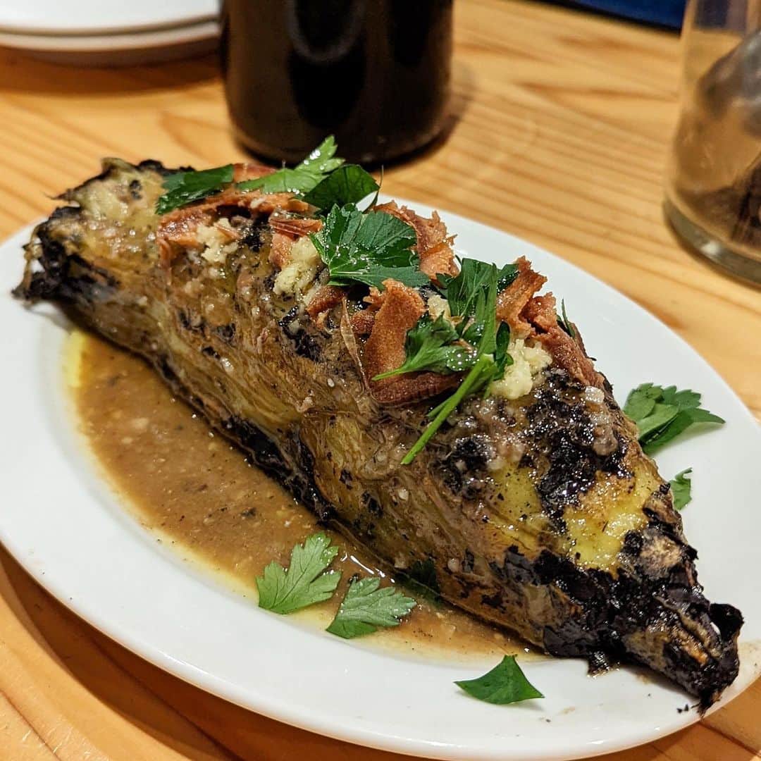 大見さなえさんのインスタグラム写真 - (大見さなえInstagram)「代官山『ファロ』☺️✨ 焚き火イタリアン🇮🇹🍽 厨房を囲み込むカウンターで 炭火焼きを中心としたお料理を楽しめる🔥 ⁡ 名物【とうもろこしの冷奴とウニ】 甘くなめらかなとうもろこしのムースに 濃厚な雲丹と粗塩がいいアクセント♪ ⁡ 炭火焼きのお肉料理や、ナスも丸ごと🍆🔥 グラスワインも豊富なの嬉しい🍷 ⁡ 温かい雰囲気でデートや女子会にも🙆‍♀️ ーーーーーーーーーーーーーーーーーーーー エリア　代官山 食べログ予算　10,000円〜14,999円 オススメ　とうもろこしの冷奴とウニ ーーーーーーーーーーーーーーーーーーーー 読んでくださってありがとうございます💓 🔖@tabe_megumi 東京・福岡を中心に 美味しいお店を紹介してます☺️ チェックしてみてね✨ ーーーーーーーーーーーーーーーーーーーー #ファロ #falo #代官山グルメ #代官山イタリアン #イタリアン #とうもろこしの冷奴とウニ #東京グルメ #Italian #めぐログ_イタリアン #めぐログ_代官山」5月11日 17時59分 - tabe_megumi