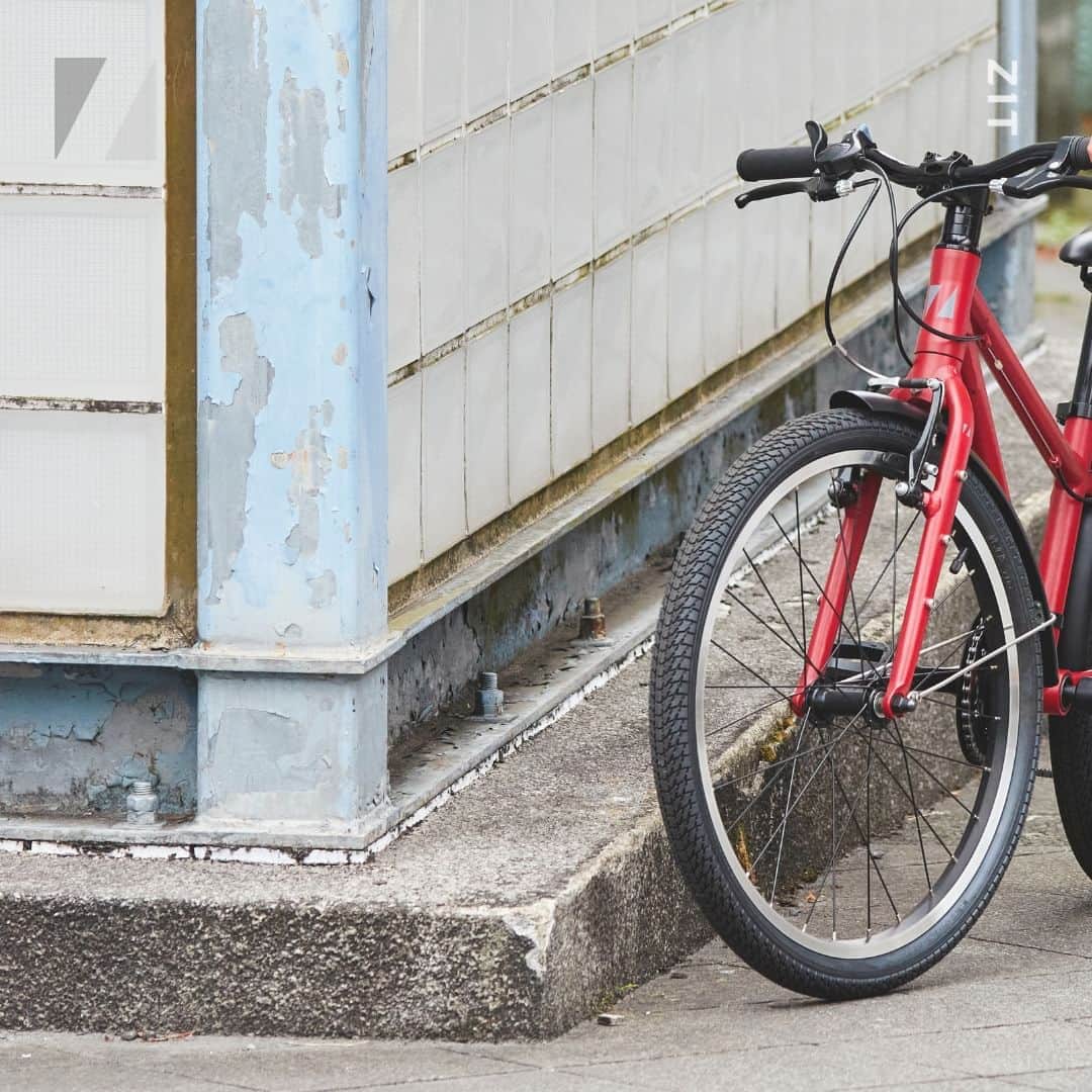 RITEWAY -Official Instagram-さんのインスタグラム写真 - (RITEWAY -Official Instagram-Instagram)「ZIT ジット  自転車が大好きになる超軽量キッズバイク。 ペダルを漕げるようになった瞬間、普段車で行っている公園に自転車でたどり着いた瞬間、達成感と自尊心で満たされた最高の笑顔に出会えます。 クラス最軽量9.2kg(22”)で軽くて思い通りに走れるZITは子どもの移動範囲をさらに広げてくれて、何よりも楽しい親子の時間を作れます。 —————————— #ritewayzit #ジット #riteway #ライトウェイ #自転車 #自転車のある生活 #キッズ自転車 #ジュニア自転車 #こども自転車 #子供自転車 #サイクリング #クロスバイク #22インチ自転車 #24インチ自転車 #26インチ自転車」5月11日 18時00分 - riteway_bike