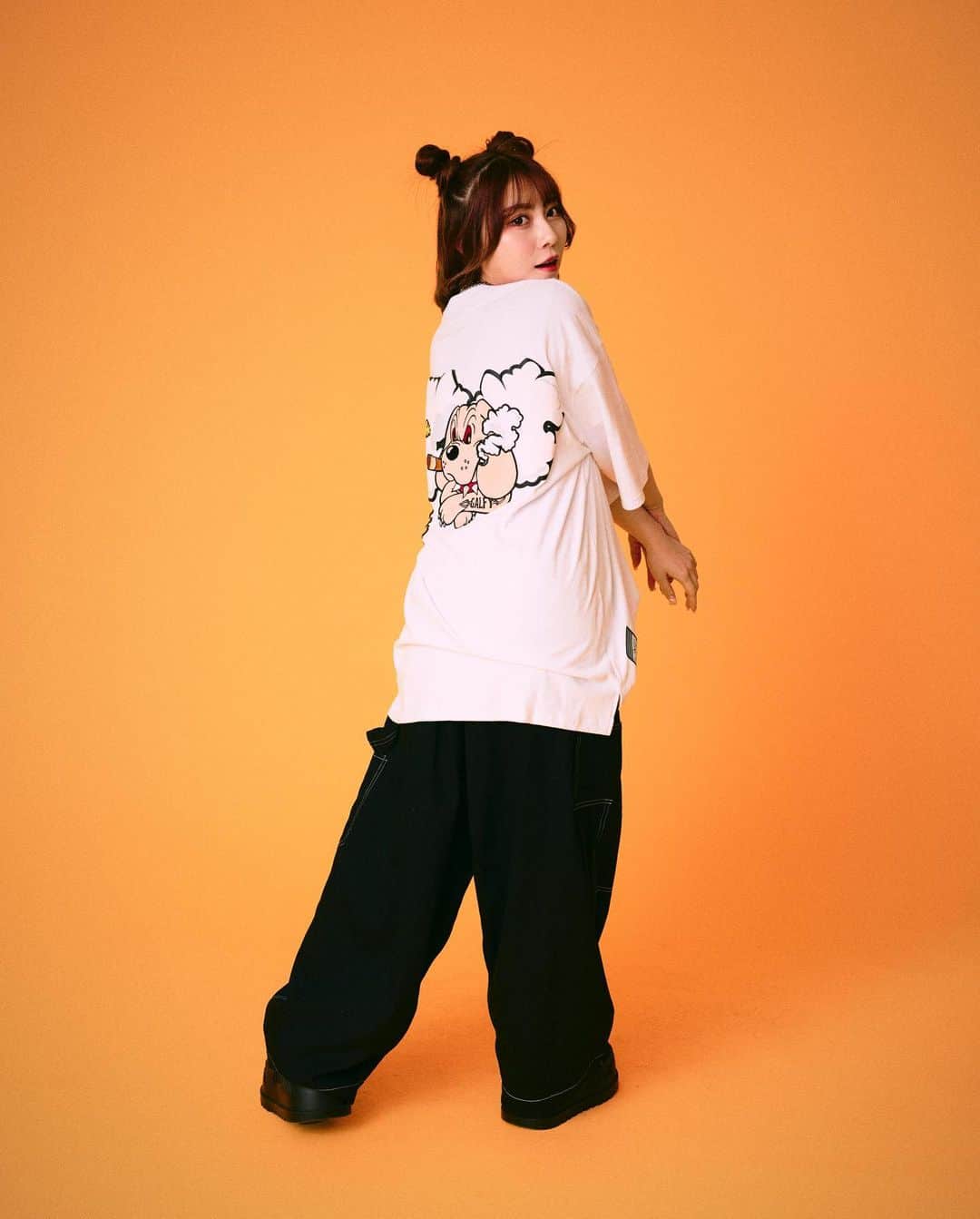 GALFYさんのインスタグラム写真 - (GALFYInstagram)「. 🐶🍦🐶🏄‍♀️🐶👙🐶🌻🐶 《GALFY 2023 Summer Collection②》 . 🚬プカプカ🚬 . 【モクモクTee】¥9,790- 【ペンキ屋パンツ】¥14,080- . #galfy #ガルフィー #夏ファッション #お騒がせブランド」5月11日 18時00分 - galfy.jp