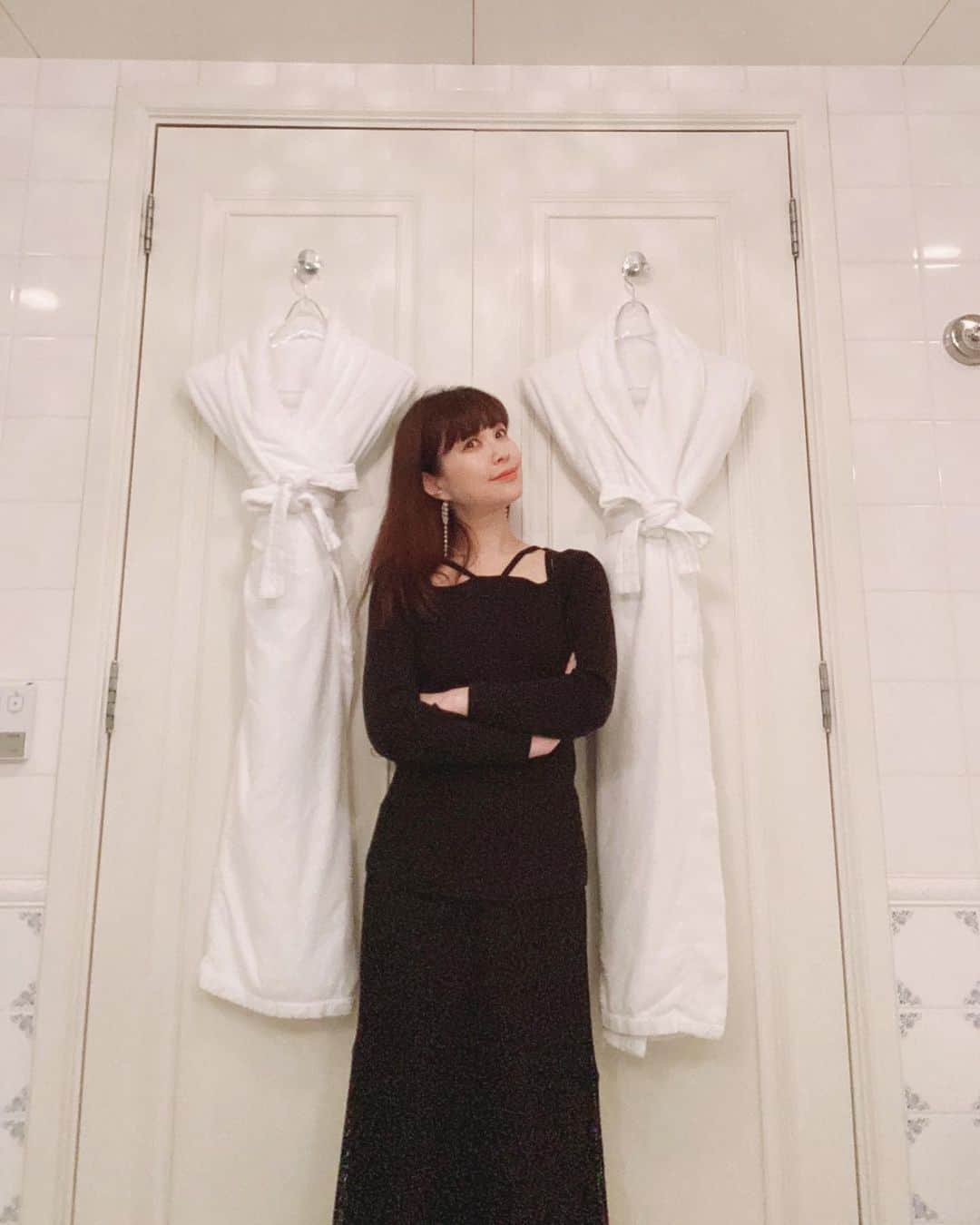 石川智晶のインスタグラム：「🤍🖤  #instagram #instadaily #instalike #instagood #instamood #モノトーン #白黒 #monotone」