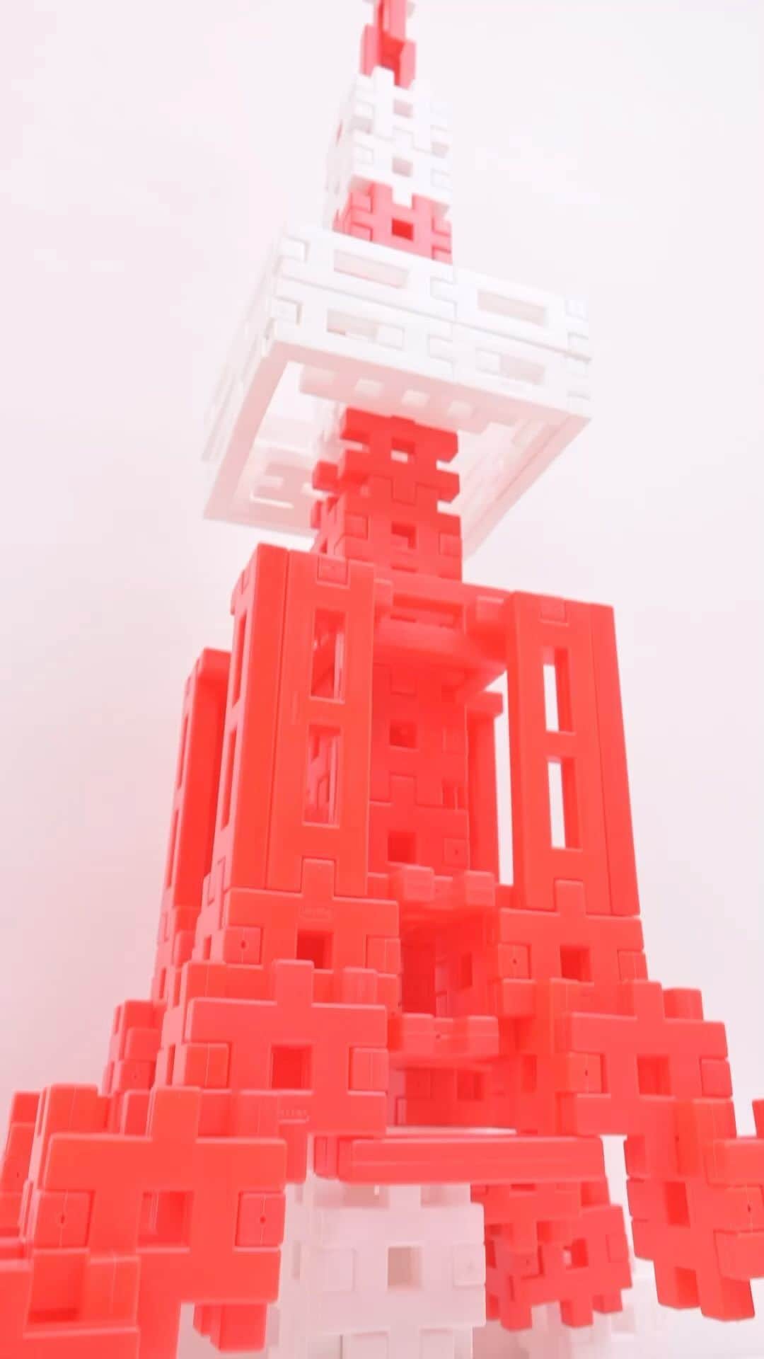 学研のニューブロック mini labo【公式】のインスタグラム：「@gakken_newblock←過去の投稿はこちらから  こんにちは、いちばんくんだよ〜😊 動画を見てくれてありがとう〜！😚 今日の動画は、「おとなが本気でタワー作ってみた」だよ〜✨  いつものニューブロックにちょっぴり買い足し！ パーツごとの販売の詳しい情報はハイライトまで！  #ニューブロック の素敵な投稿をシェアさせていただきます！ 商品等のお問い合わせはHPよりお願いします💌  ーーーーーーーーーーーーーーーーーーーーーーーーーーーーーー  ニューブロックとは... ・1.5歳から長く遊べるファーストブロック✨ ・立体空間の認知力UPで創造力が豊かに✨ ・大きくてやわらかい素材だから安心して遊べる😊  ーーーーーーーーーーーーーーーーーーーーーーーーーーーーーー  こちらのアカウントでは、ニューブロックの新しい遊び方や新商品を紹介します✨ @gakken_newblock ↑こちらのアカウントをフォローしてね✨✨ ーーーーーーーーーーーーーーーーーーーーーーーーーーーーーー  #ニューブロック #学研のニューブロック #gakkenニューブロック #学研 #学研ステイフル #ブロック #ブロック遊び #子育て #家族 #親子 #ママ #パパ #プレママ #子供 #おもちゃ #知育玩具 #懐かしい #Gakken #いちばんくん #ロゴリニューアル #たっぷりバラエティセット」