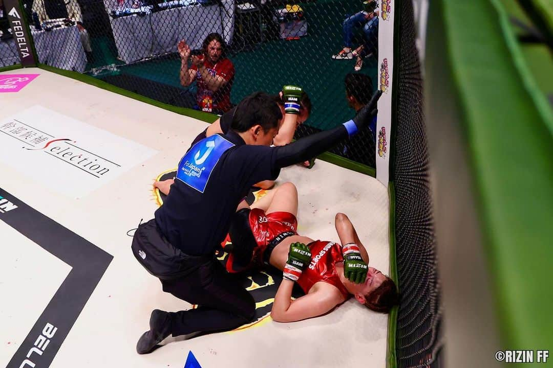 RIZIN FF OFFICIALさんのインスタグラム写真 - (RIZIN FF OFFICIALInstagram)「#RIZIN_LANDMARK5 《Match.4》  "Beautiful setup"  ---------- Claire Lopez defeats RENA by SUB (Tap Out : Knee Bar) 4:21 of Round 3.  #rizin #rizinff #mma #mmafighter #総合格闘技  #RENA #clairelopez #国立代々木競技場第一体育館」5月11日 18時10分 - rizin_pr