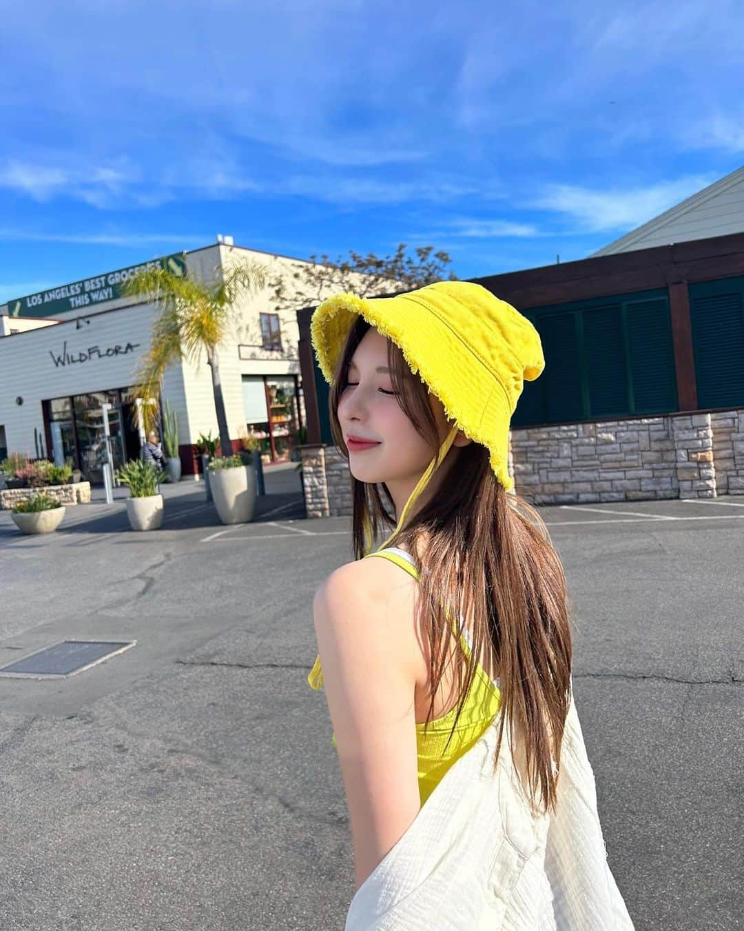 NMIXXさんのインスタグラム写真 - (NMIXXInstagram)「LA💛💚  #NMIXX #엔믹스 #BAE  #배이  #솔스타그램  #🐣」5月11日 18時10分 - nmixx_official