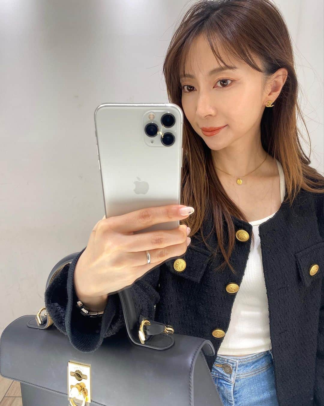 rats1316のインスタグラム：「・ 最近コーデ撮ってなさすぎて撮り方迷子🫧 ・ #iPhoneカバーつけない系女子 ・ #ママ#ママコーデ#ママファッション#code#ootd#outfit#mamagirl#北海道ママ#札幌ママ#三児の母#ママライフ#mineby3mootd#男の子ママ」