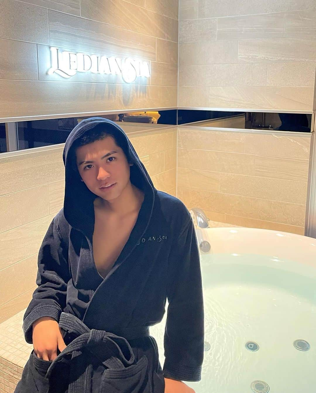 ハリューさんのインスタグラム写真 - (ハリューInstagram)「・ off day 🧖‍♀️  そうたと久しぶりに遊んだ💖 サウナ行って、整えてきたよ✋  @ledianspa  最高すぎる空間だった💖  #egg#エッグ#eggモデル #eggメンズモデル #gal#ギャル#ぎゃう#ギャル男 #ハリュー#ハリュースタイル #おっはりゅー#はりゅー#おはりゅう#はりゅスタ #メンズ#メンズモデル #ファッション#メンズファッション #コーデ#メンズコーデ #メンズヘア#ヘアスタイル #ヘアセット#メンズヘアセット #美容#メンズ美容」5月11日 18時27分 - hryu_style1130