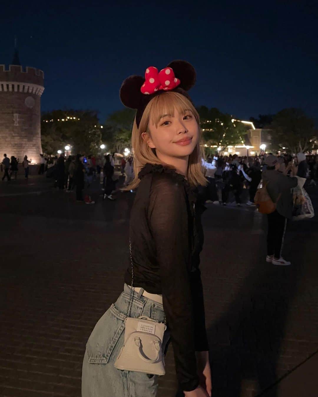 麻生果恩のインスタグラム：「推しはグーフィーです🧤🍀  #ディズニー#ディズニーコーデ」