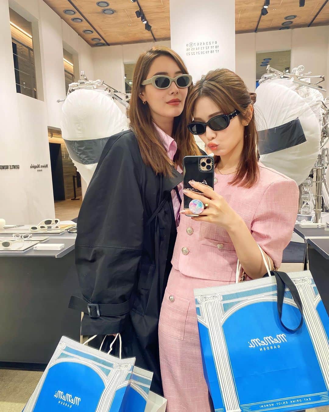 一木美里のインスタグラム：「🩷🩷🩷  一緒に韓国にいるのは、 卒業旅行以来10年ぶり🥰  #bestfriends#korea#MillyKorea#韓国#シェアハピ」