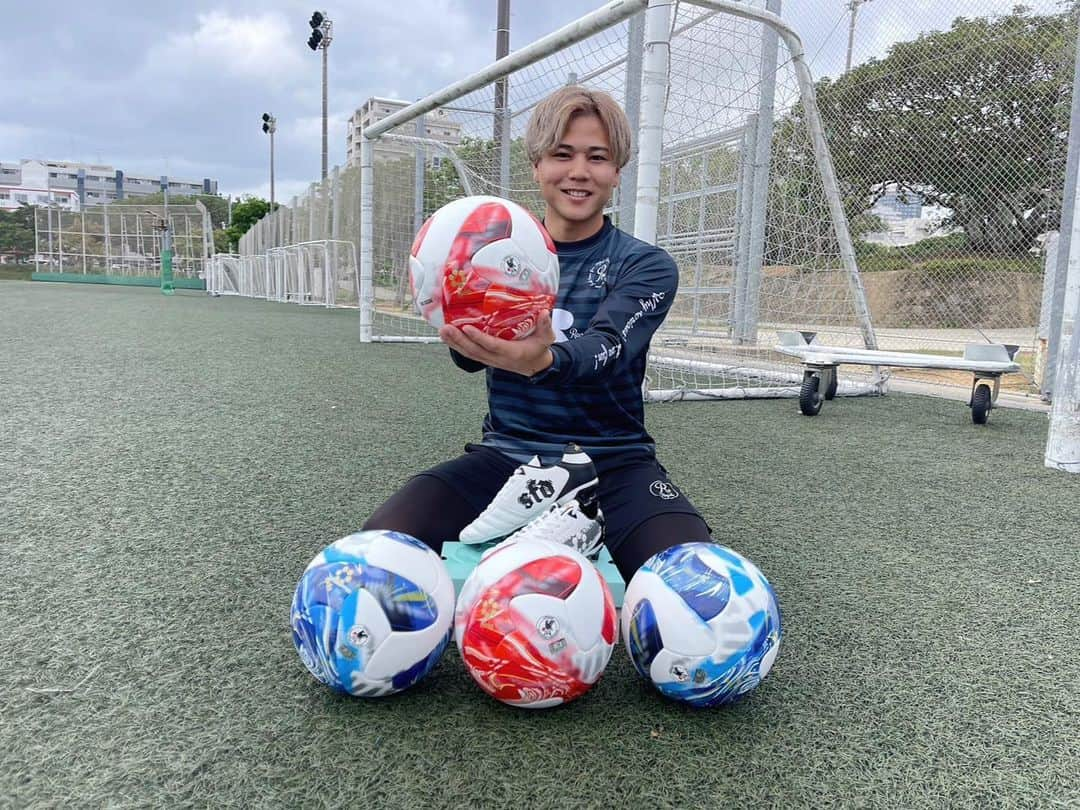 sfidaさんのインスタグラム写真 - (sfidaInstagram)「. REGATEドリブル塾⚽️Shoyaさん   華麗なテクニックをsfidaとともに👟🎥 ▷▶︎ @regate_shochan   SOCCER BALL 【VAIS GIOCARE】 FOOTBALL SPIKE 【PIONIERE】  #regateドリブル塾 #regate #sfida #スフィーダ #沖縄 #サッカー #soccerball #サッカーボール #サッカー部 #サッカー少年 #football #footballtraining #dribbler」5月11日 18時32分 - sfidasports