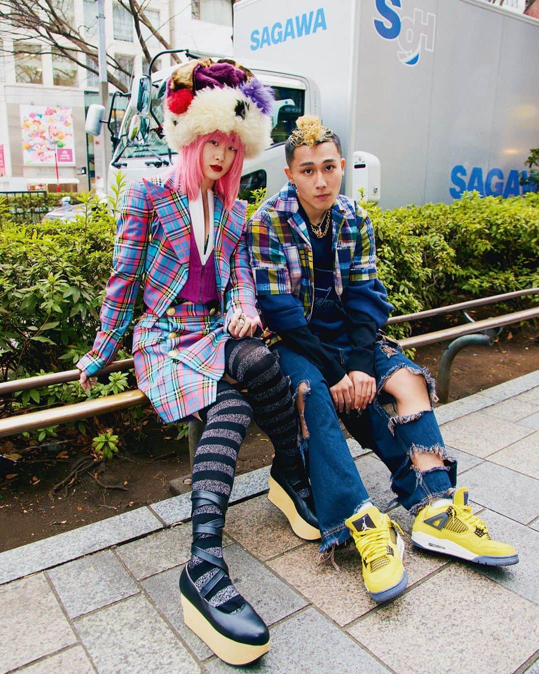Shun Watanabeのインスタグラム：「Vivienne Westwood tribute story from Harajuku! mix styled with @babymaryfaline @kurumi_nakata @go_akimoto @tatsuyashimada1984 and mine’s @viviennewestwood vintage archives @MiniVMag by @VMagazine: Issue Two (Summer 2023)   Photography @bun5o @MiniVMag by @VMagazine: Issue Two (Summer 2023) Photography @bun5o Fashion @shun_watanabe Text @megumiyagihashi Editor-in-Chief @mathiasrosenzweig Editor @thekevinponce Makeup @tomohiro_makeup Hair @wakaadachi Manicure @tomonyan55, @ysn__nails Models @elena_1195_, @ryuheichishima (@numbereight_models) / @kido_datura (@donnamodels.jp) / @xiaoban.mao (@tomorrow_tokyo) / @masarnune (@benatural_models) / @noserln (@oyb_club_entertaiment ) / @utakohime86 (@officebriller) / @jaws_618 (@model_agency_friday) / @Maru_Nouchi (@_novemberagency_) / @Mikiya_Nakano_, @mr.helpman (@Tomorrow_Tokyo) / Sega (@Pump_mgmt_tokyo) / @tyrnbl (@west_management_inc_official) / @kansarashina Casting @shimana_casting Special Thanks: @jenyrose」