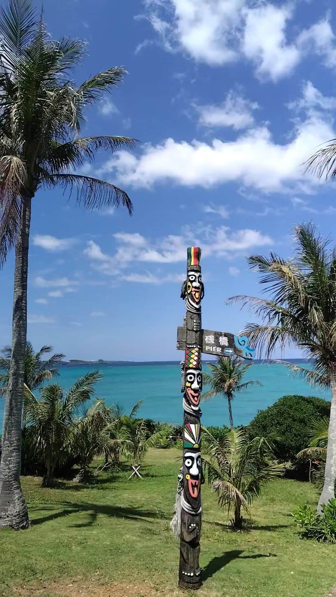 ホテルムーンビーチのインスタグラム：「今日5月11日、朝のザ・ムーンビーチ ミュージアム リゾート。青い空、青い海が広がるステキなひとときでした！ THE MOON BEACH MUSEUM RESORT at morning May 11,2023. What a beautiful day today !  #ザムーンビーチミュージアムリゾート #ムーンビーチ #リゾート #沖縄 #沖縄観光 #沖縄ビーチ #沖縄旅行 #恩納村 #沖縄好き #沖縄好きな人と繋がりたい #旅行好きな人と繋がりたい #リゾート好きな人と繋がりたい #旅行 #japan #okinawa #themoonbeachmuseumresort #okinawabeach #okinawatrip #onnason #visitjapanjp #hotelmoonbeach #moonbeach」