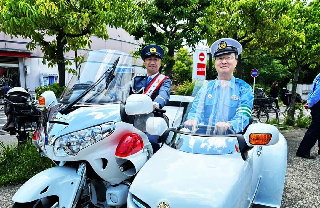 内藤大助さんのインスタグラム写真 - (内藤大助Instagram)「なんと、  本日、  葛飾警察署の「一日警察署長」をさせていただきました こんな名誉なことは無いです😭 ありがとうございます 今は春の交通安全運動です 皆さん交通事故に気を付けてくださいね🚙💨  #葛飾警察 #春の交通安全運動 #ピーポくん #一日警察署長」5月11日 18時41分 - naito__daisuke