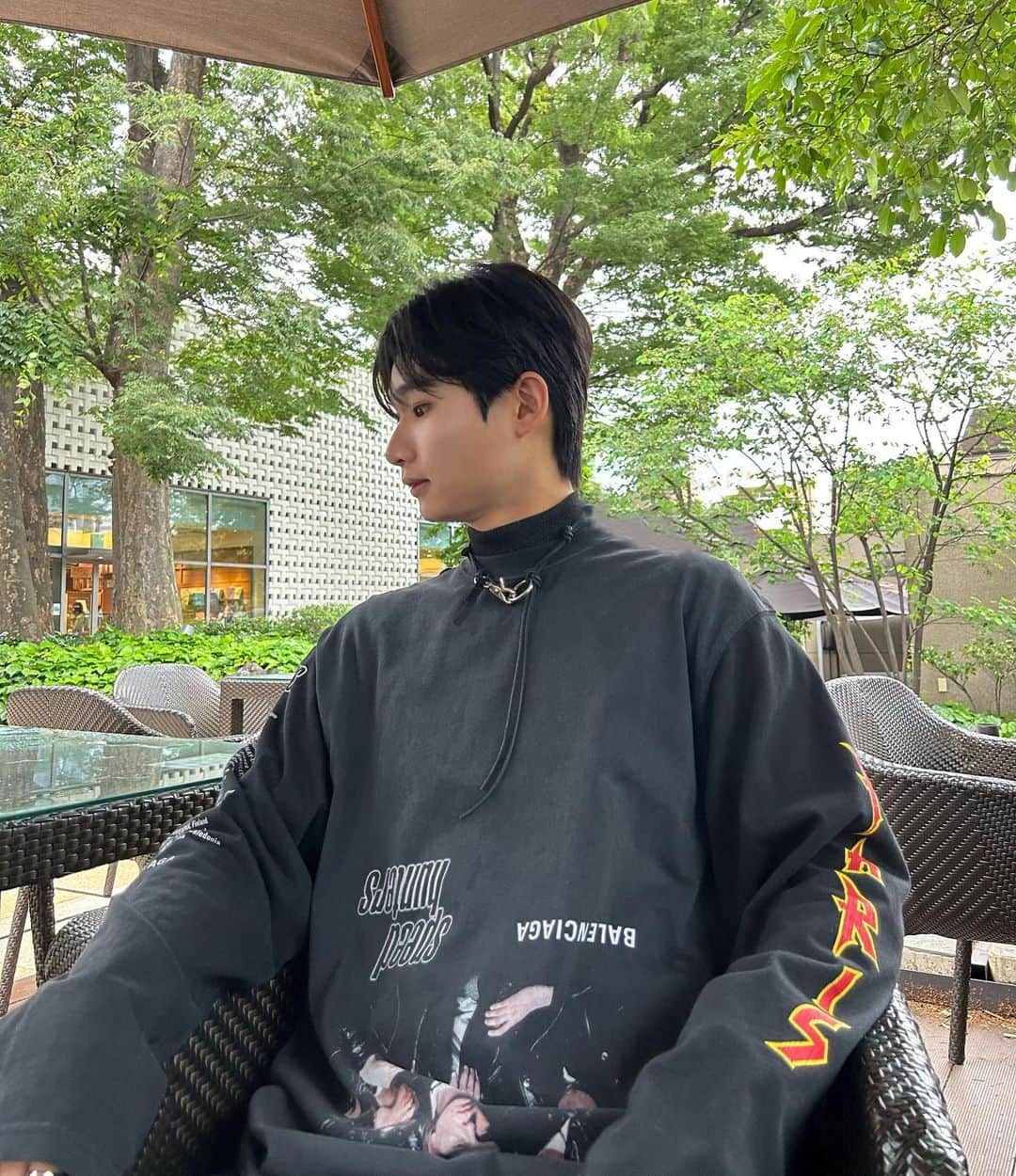 鈴木志音のインスタグラム：「Thursday🪵🌳   #おんおん日記」