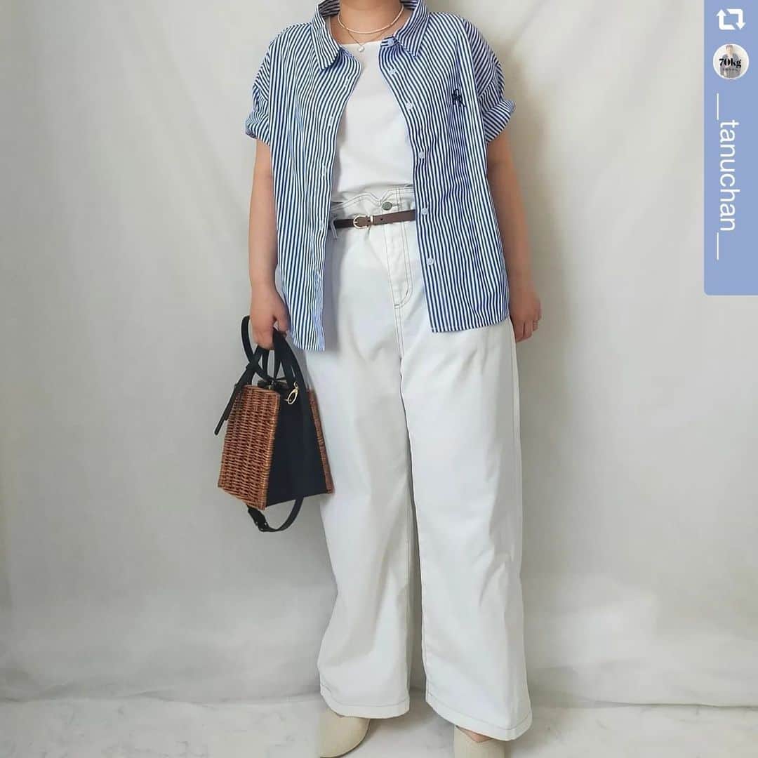 【公式】noannuさんのインスタグラム写真 - (【公式】noannuInstagram)「. これからの時期にぴったり🌞 . 人気のワンポイント刺繍ブラウスを、 フォロワーさまが素敵に コーディネートしてくださいました👏  .  ＊ブロードワンポイント刺繍ブラウス 品番: 393524  税込価格3,278円  .  Tシャツの上に羽織っても サマになるデザイン😚 . 重ね着しても安心な、 サラッと素材を使用しているので、 暑い日でも快適なんです🤭 . もちろん体型カバーや着心地にも こだわっています🙆‍♀️ . ぽわんとカワイイお袖は カフスデザインで気になる二の腕を カバーしてくれます💖 . お客さまのようにカフスボタンを外して着ても、 ラフに着こなせる😆 . ワンピにも、スカートにも、パンツにも いろんなコーデに取り入れていただき ありがとうございます〜💓 . カラーの小物使いもオシャレです👏 . 一目惚れいただいたとのこと、 とっても嬉しいですー😭❤️ . 皆さまもぜひ参考にして、 色々なコーディネートを お楽しみください🎶 .  #repost @__tanuchan__ via @PhotoAroundApp  161cm70kgたぬちゃんです🦝イオンのぽっちゃりサイズのノアンヌの売り場でシャツに一目惚れ💙  かわいいーーーー！！ さわやかだわ🥺  3Lから展開やったもんで3Lにしました！ボディーはかなりゆったりで、腕は少し余裕ありやけど、運転の時に腕ガッッてなるから開けっ放しにしたらノーストレス👍✨  うん、かわいい!  靴はアイボリーのニットパンプス履いた👀  これかなり着回しできそう🥸  シャツ @noannnu_jp  #ぽっちゃり#ぽっちゃり大人女子#イオン購入品#ノアンヌ#ぽっちゃりサイズのノアンヌ#ブルーコーデ  . こちらは、 オンラインショップでも販売中です💁‍♀  . #noannu . をつけてコーデを投稿して頂くと. こちらでも紹介させて頂きます🥰 . 皆さんの可愛いコーデ、 楽しみにしています🎵  #体型カバー #スッキリ見え  #お悩み解決　#着痩せコーデ　 #着回しコーデ　#着回し　  #おしゃれな人と繋がりたい #ぽっちゃりさんと繋がりたい #ぽっちゃり女子と繋がりたい #ぽっちゃりコーデ #プラスサイズ #プラスサイズコーデ  #プチプラ #プチプラコーディネート #プチプラコーデ   #ぽっちゃりサイズのノアンヌ #ノアンヌ #コーデ #ファッション #ぽっちゃりサイズ #大きいサイズ #ファッション #コーディネート #イオン #ぽっちゃりサイズのnoannu」5月11日 18時45分 - noannnu_jp