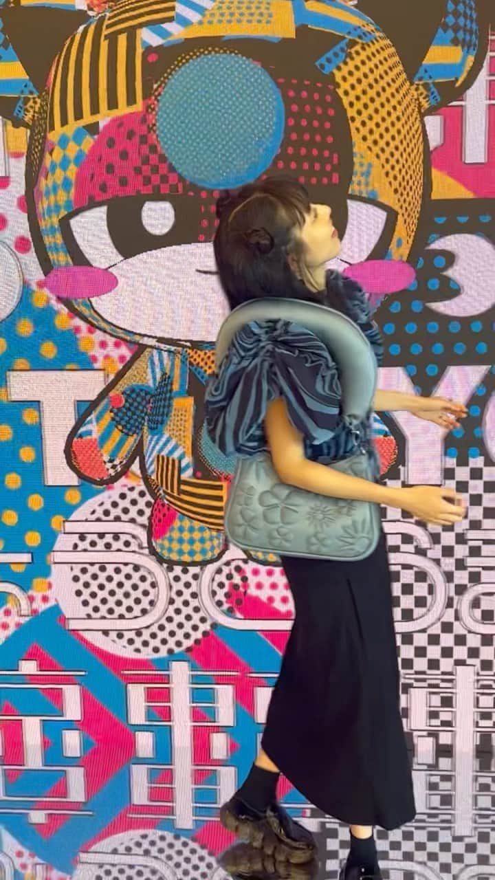 草野絵美のインスタグラム：「Gm now, Bright Moments Tokyo is closing 🥹 Thank you for the life changing week. I've struggled with imposter syndrome - not being able to draw, not being tech-savvy, not speaking perfect English, and generally lacking confidence... But meeting collectors & great artists I look up to , I've started to foster self-assurance. Friends even say my expression has changed. Deeply grateful for this journey. Can't wait to create new pieces🫶  「BRIGHT MOMENTS TOKYO」での作品展示、ありがとうございました。ベニスビーチ初の巡回型でリアルな場所で作品をミントできるギャラリー、まさに革新的な体験でした。世界中からきてくれてるコレクターの方々との食事や、憧れのアーティストたちとの時間は最高でした。一週間、とても濃かった。これからの自信に繋がる素晴らしい時間でした😭   #brtokyo #brightmomentsgallery #brightmomenttokyo」