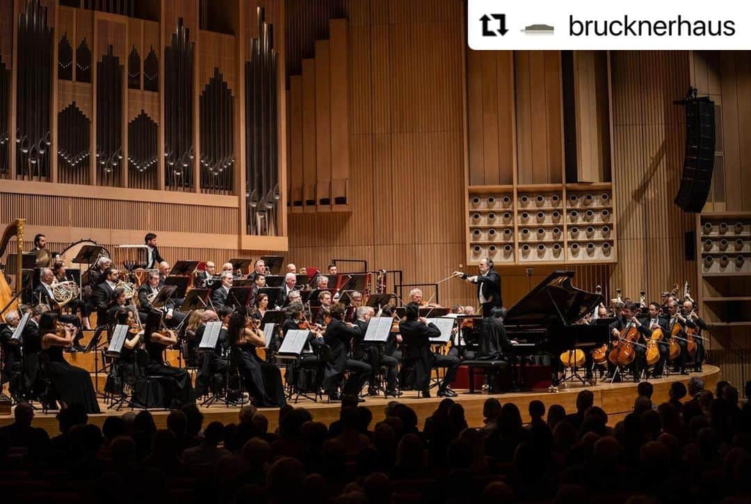 藤田真央さんのインスタグラム写真 - (藤田真央Instagram)「Extremely happy to joined the European tour with @filarmonicadellascala and Riccardo Chailly. We had an unforgettable experiences every concerts in Brescia, Bergamo, Budapest, Vienna, and finally Linz. Appreciate all of you! Grazie mille!  いやはや、濃密でした。  #alla #della #scala #orchestra #with #rachmaninoff #3 #grazie」5月11日 18時56分 - maofujita_piano