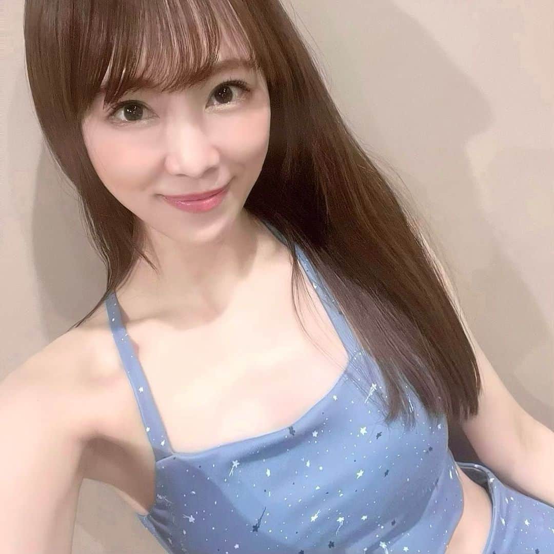 のインスタグラム：「💖 【 Yoga ヨガ🧘‍♀️ 】 ⁡ ⁡ ヨガで心身共にリフレッシューーー💖🧘‍♀️💖 ⁡ この💫お星💫柄のヨガウェア いつも褒めてもらえること多いのッ💕🥰💕 嬉しいっっっ🎵😍❤️ ⁡ #エミヨガ @emmiyoga_official の💓 ⁡ ⁡ ♡ ♡ ♡ ⁡ ⁡ あなたとあなたの大切なひとたちが 笑顔で幸せでありますように…💖💖💖 ⁡ ⁡ ⇨ @tomomibeauty ⁡ ⁡ ⁡ *♢ ♡ ＊ ♡ ✩ ♡ ♩ ♡・♡ ° ♡ ❁ ♡ ✩ ♡° ⑅◡̈*」