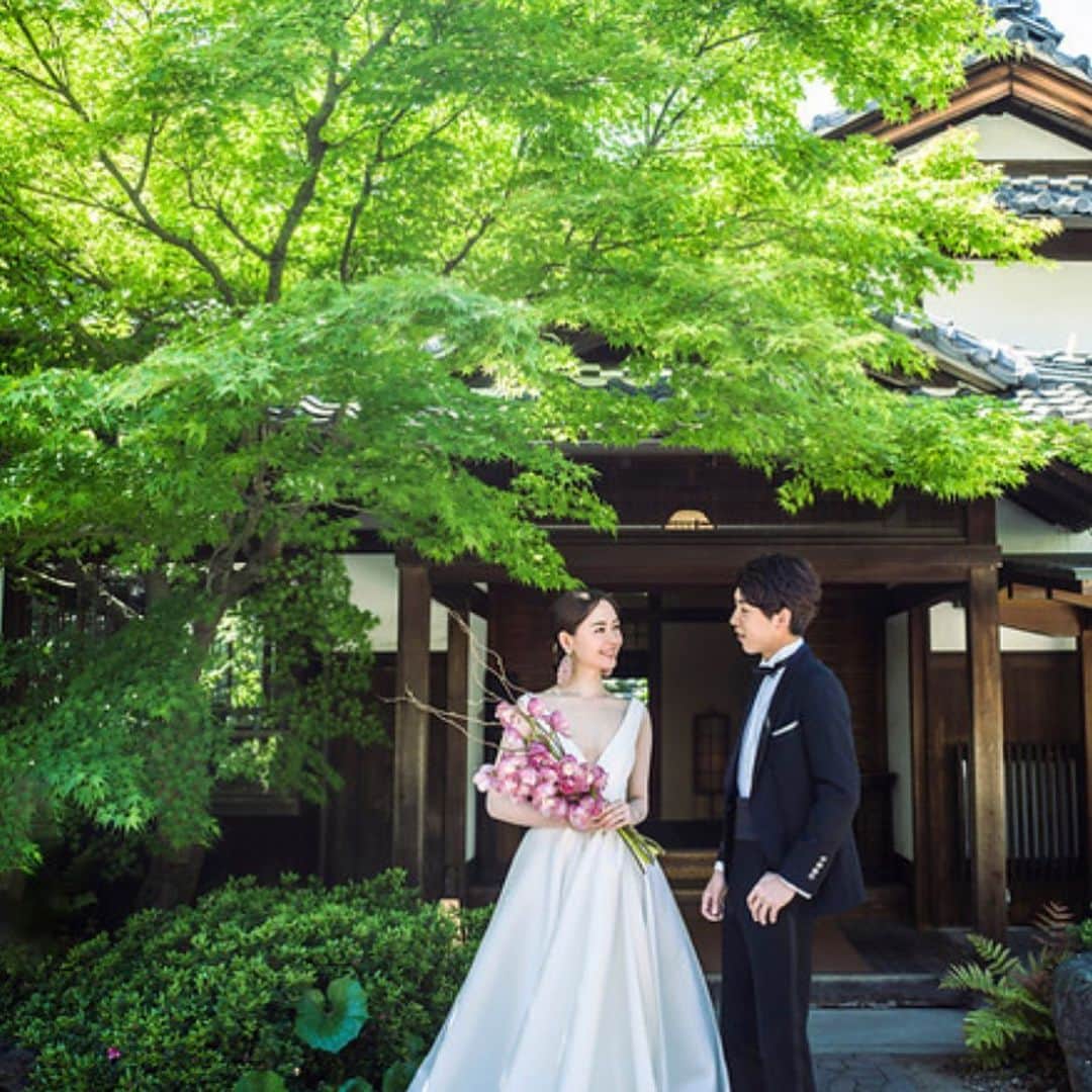 ガーデンレストラン徳川園のインスタグラム：「新緑Wedding  他のお写真やウェディングレポートは 下のアカウントより⇩ ▶︎徳川園ウェディング @tokugawaen_wedding ▶︎徳川園ウェディングレポート @tokugawaen_wedding_report  #ガーデンレストラン徳川園 #名古屋花嫁 #徳川園花嫁 #徳川園花嫁レポ」