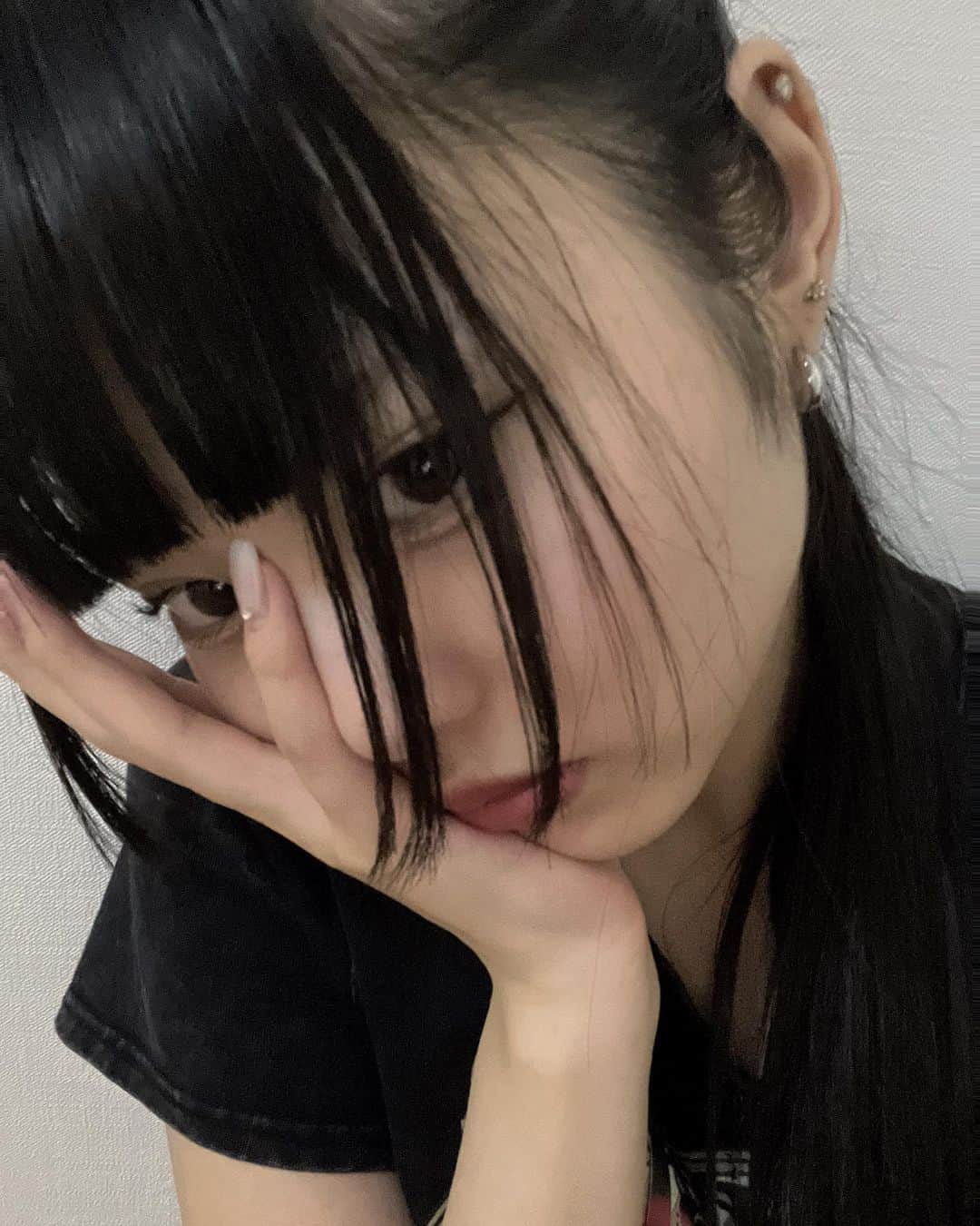 のインスタグラム：「何書こうかな〜🙃 とりあえず今日の地震怖かったです。」