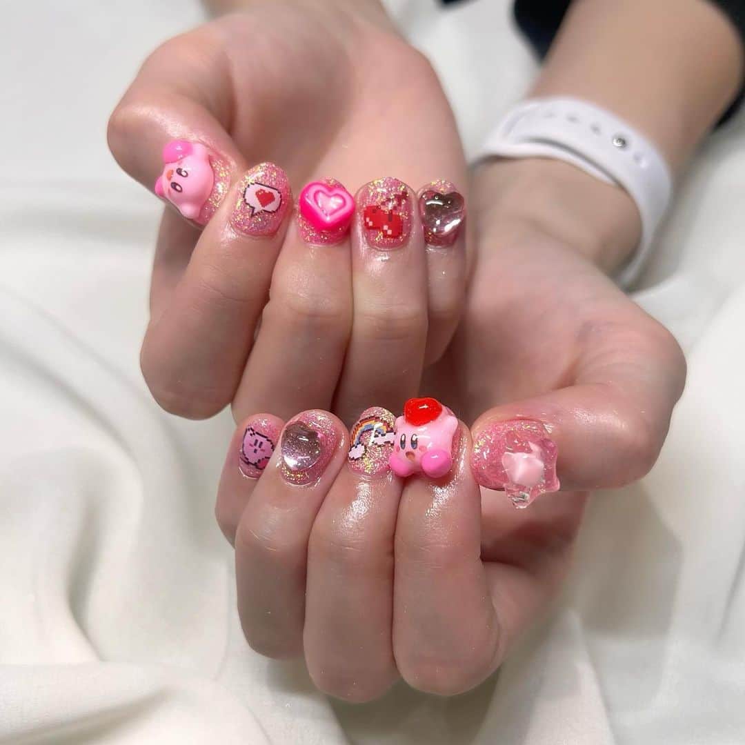寺坂ユミのインスタグラム：「カービィ🎮💗  今回も天才的にかわいい🤦‍♀️  #newネイル#ネイルデザイン」