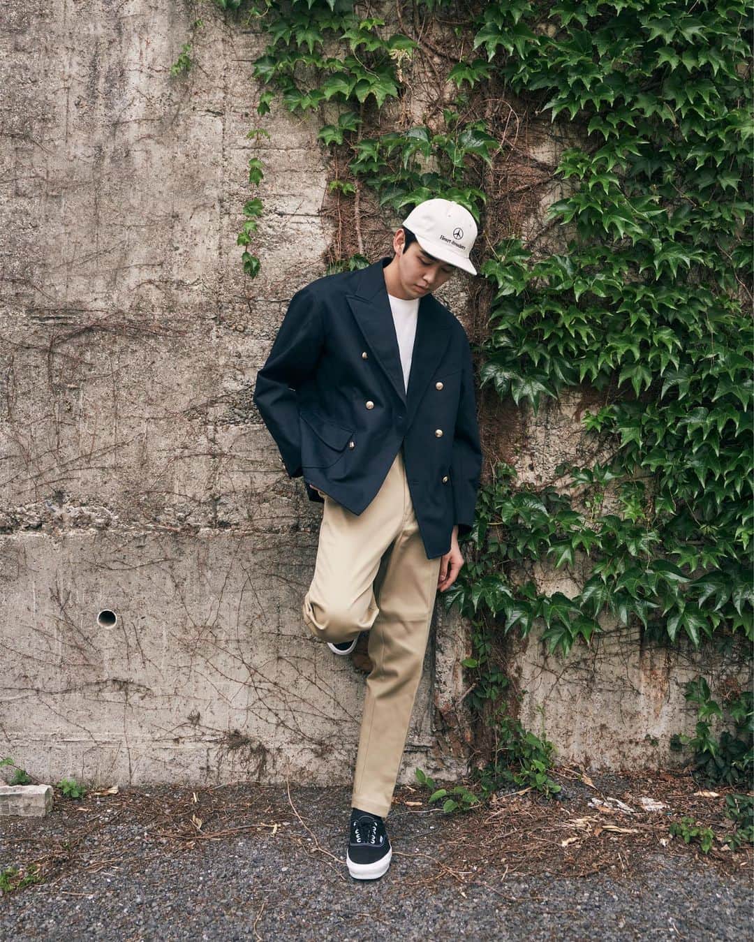 のインスタグラム：「DOUBLE BREASTED BLAZER “McCORMAK”⁠ VELVA SHEEN Ex.S/S POCKET TEE "PIERCE"⁠ 10L DICKIES SLIM FIT PANTS "BENEDICT"⁠ BASEBALL CAP "GREG"⁠ ⁠ Now Available on bedwintokyo.com & our dealers✌⁠ ⁠ Photo : Yuka Ito【NEW COLOR】⁠ @ph_yukaito⁠ @newcolor_studio⁠ ⁠ Hair&Make-up : Naruho Maruyama⁠ @naruho_maruyama⁠ ⁠ Model : Takumi Fukunaga⁠ @takumi_fukunaga_⁠ ⁠ Edit : Ryotaro Miyazaki⁠ @rytr_myzk⁠ ⁠ #bedwinandtheheartbreakers⁠ #bedwin⁠ #ベドウィン⁠」