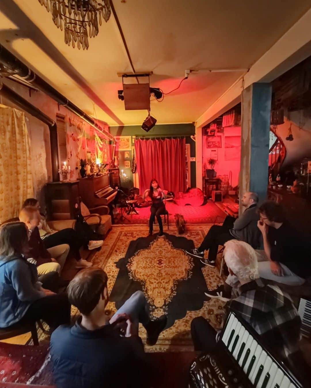 新倉瞳さんのインスタグラム写真 - (新倉瞳Instagram)「Vielen Dank für den Besuch an meinen ersten Klezmer Workshop in Zürich @langstrassenkultur   Seit einem Jahr gebe ich Klezmer Workshops in Japan („Klezmer Club“). Gestern war genau perfektes Timing für eine Zürich Edition.  Beim Workshop habe ich geteilt was ich gelernt habe von Alan, Mark @markkovnatskiy , Sayumi @sa_yo313 , Chitoshi und Steven bis jetzt. Und wenn ich den Workshop gebe, merke ich, dass ich noch tiefer Klezmer kennenlerne :)  Grosses Danke an meine liebe Lehrer und Kolleginnen, ich freue mich auch aufs weiteres Lernen und weiteres Teilen.  Und vielen Dank auch an liebe Cheibe Balagan @cheibebalagan für Euer Mitmachen und Unterstützung!  ——————  Thank you for coming to my first Klezmer workshop in Zürich!  Since 1 year I give Klezmer workshops in Japan ("Klezmer Club"), yesterday was the perfect timing for a Zürich Edition.  At the workshop I shared what I learned from Alan, Mark, Sayumi, Chitoshi and Steven, and I noticed that when I'm the one teaching, I understand Klezmer better than before :)  Thank you so much my dear teachers and friends, looking forward to learning and sharing more!  And thank you very much also to dear Cheibe Balagan for joining and supporting the workshop!  ——————  スイスチューリッヒでの初のクレズマーワークショップぶじに終了！！  とても緊張したけれど😭 クレズマー部をふーちん @drummer.fumi と立ち上げて1年㊗️ みなさんのおかげでより理解が深まった今、スイスでも開催出来て本当によかったです。  これからも学びを深め、私からシェアしていくことも積極的にしていきたいと思います！！」5月11日 18時57分 - hitominiikura