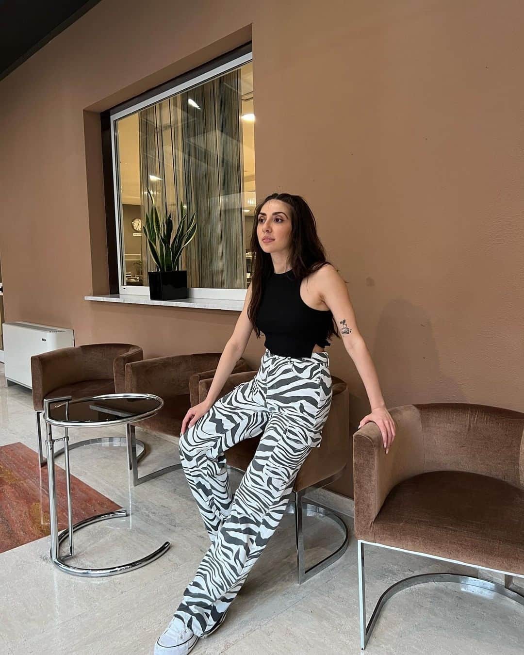 TALLY WEiJLさんのインスタグラム写真 - (TALLY WEiJLInstagram)「The chokehold this ‘fit has on us 🫠🦓🖤 @clorindasgromo Pants🔎632013⁠ Top🔎628907  #animalprint #ootd #fashion #style」5月11日 18時59分 - tally_weijl