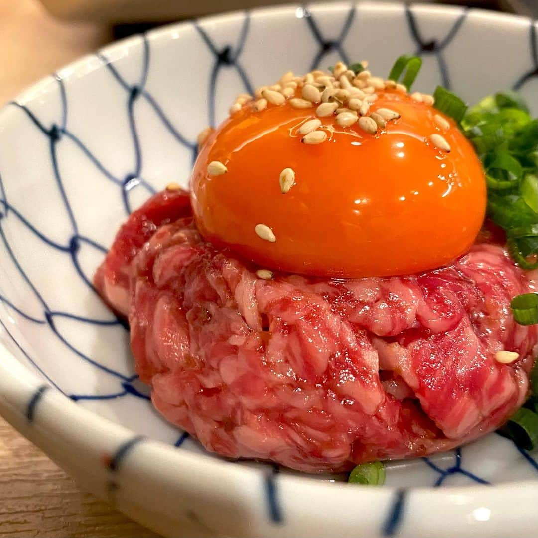 東京肉レポートさんのインスタグラム写真 - (東京肉レポートInstagram)「“Satsuma”, a well known yakiniku restaurant in Osaka area, opened its franchised branch in Roppongi ! Can you believe that it opens from 6PM till 8AM in the next MORNING !   最近六本木エリアはどんどん新しい焼肉店がオープンしてて嬉しい！この日は｢さつま｣へ！ユッケとタン旨い！銀座店がオープンしたときより全然満足度高かった！サクッと焼肉にオススメ！朝8時まで営業してるのヤバすぎる！  価格帯：5,000〜8,000円 オススメメニュー：ユッケ、タン  #さつま #六本木 #六本木グルメ #六本木焼肉 #焼肉 #肉 #和牛 #牛 #グルメ #東京肉レポート #肉レポ #sauma #roppongi #tokyo #tokyogourmet #tokyofood #yakiniku #teppanyaki #wagyu #steak #beef #instafood #food #foodie #barbecue #bbq #tokyo #tokyo_wagyu_report」5月11日 18時59分 - tokyo_wagyu_report