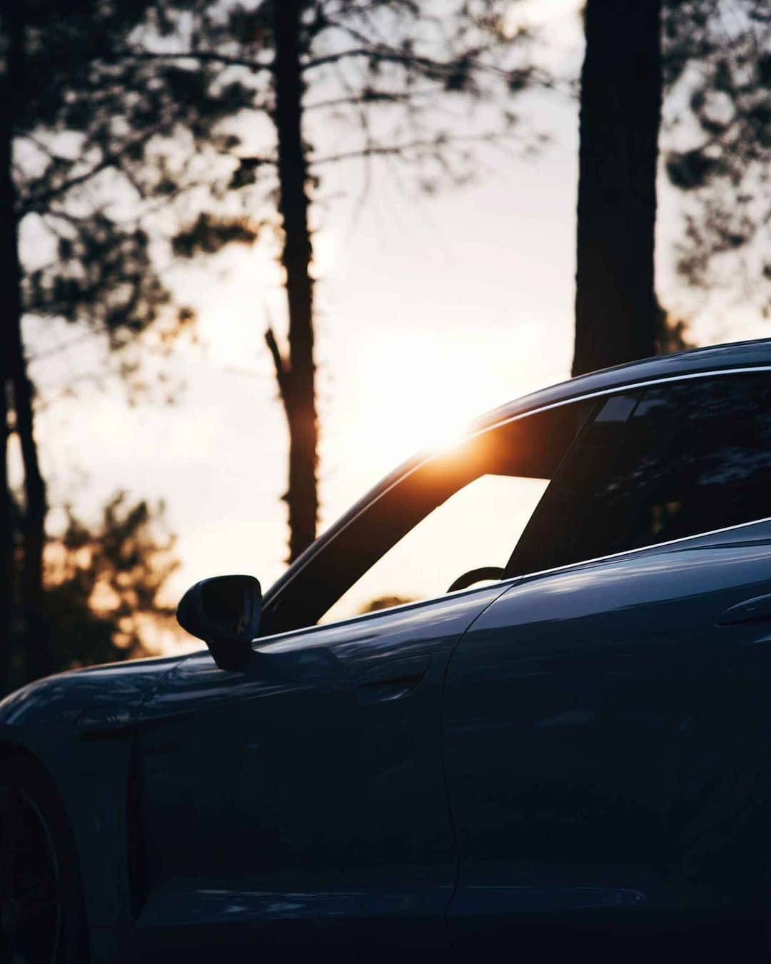 Porscheさんのインスタグラム写真 - (PorscheInstagram)「When it comes to companions for wild adventures, there's no car quite like the electric Taycan. Photographer @visionwang captured the Taycan 4S during golden hour on a trip that let its performance, range and comfort shine.  📸 @visionwang __ Taycan 4S: Electrical consumption combined in kWh/100 km: 24,1 - 19,8 (WLTP); Range combined in km:  370 - 510 (WLTP), Range City in km:  454 - 609 (WLTP); CO2 emissions combined in g/km: 0 (WLTP) I https://porsche.click/DAT-Leitfaden I Status: 05/2023」5月11日 19時00分 - porsche