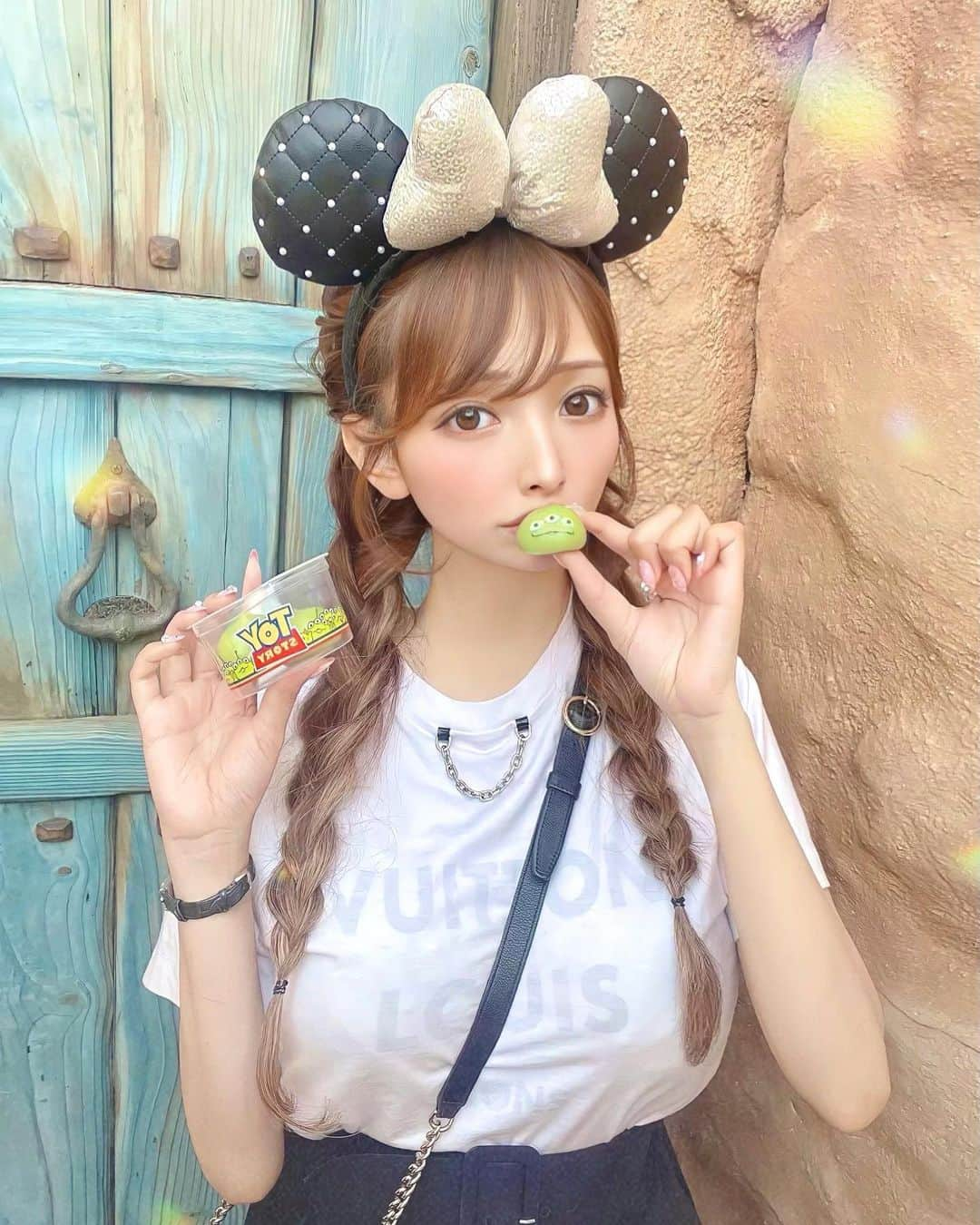 藤咲くるみのインスタグラム：「🤍🖤🤍  #disneysea #disney #tokyodisneysea  #ootd #instagram #instagood #love」