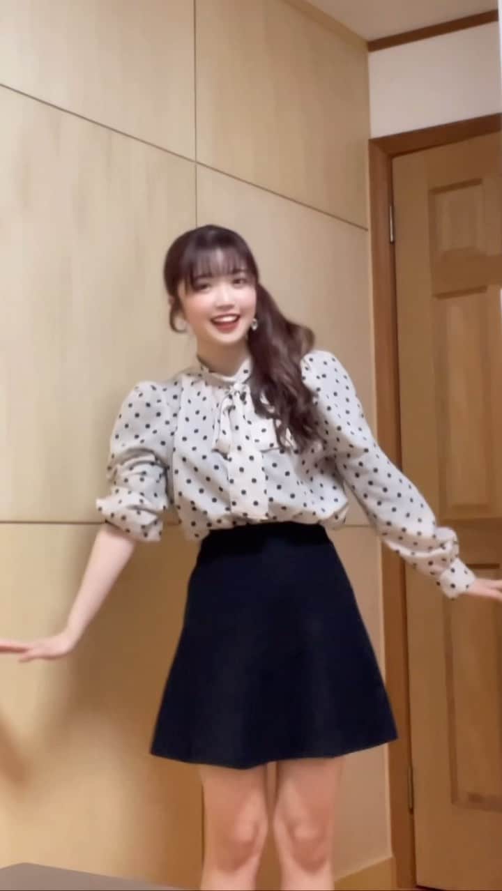 北島萌加のインスタグラム：「袖まくるか下げるかどっちかにしてくださいほんとに笑  #もえちゃぽ #GRL #グレイル #サイドポニー #fashion #03」