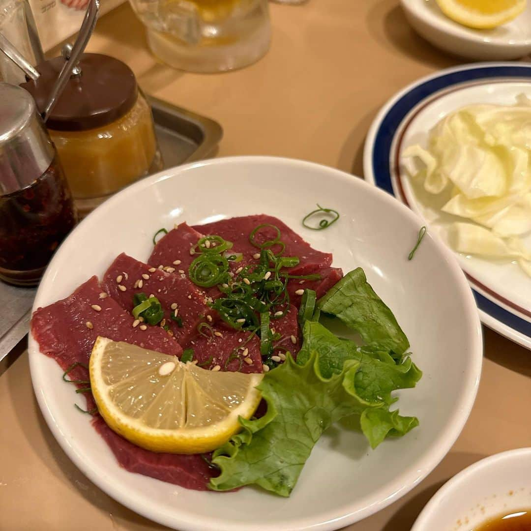 Mika Jimboさんのインスタグラム写真 - (Mika JimboInstagram)「【キター！ふらっと行ってうまいやつ🤤@大阪】  🥩 三福園 📍 Osaka/Sakuranomiya  ずっと行きたかった大阪 @iki_log オヌヌメのココ❗️ふらっといってレベチ肉🤤💕  頼むものは ⭐️塩ヘレ厚切り切らないで塩胡椒 ⭐️塩ロース(本当はにんにくだけど今回は塩で) ⭐️生こころ ⭐️赤せん ⭐️上ミノ ⭐️ユッケ(韓国海苔と) ⭐️上たん  あーーーーー最高🤤 本当にこの値段でこれ食べれるのって大阪って感じでアイシテル🫶  焼肉が好きすぎて大阪行ってるまであるから大阪焼肉旅が幸せすぎる🥹🙌  ここはまた改めてもう一回行きたいよ。にぎちと❗️  ありがと、教えてくれてにぎちゃん💕  #大阪グルメ#大阪#大阪焼肉#大阪ごはん#大阪観光 #大阪旅行 #桜ノ宮#桜ノ宮グルメ #新大阪#大阪好きな人と繋がりたい #osaka#yakiniku#osakajapan #osakafood#osakatravel #焼肉ババア」5月11日 19時01分 - mikajimbox