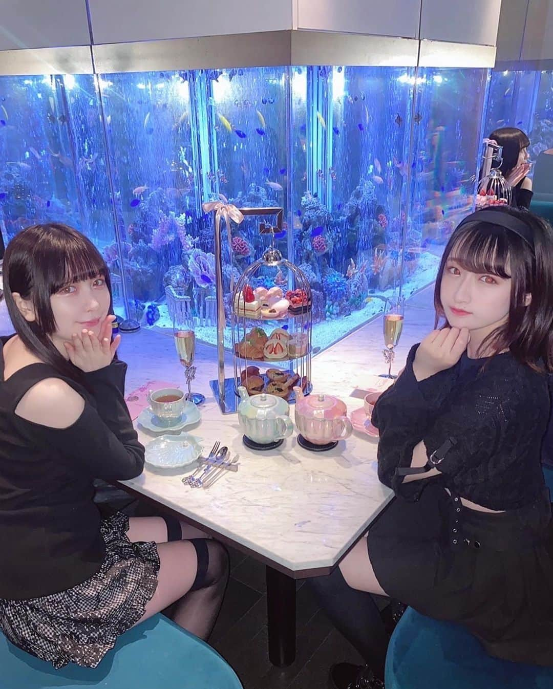 宮内凛さんのインスタグラム写真 - (宮内凛Instagram)「. . アクアリムレストラン🐠💙  なゆさん 誕生日プレゼントもありがとうっ  @aquarium_nautilus_ #アクアリウムレストランnautilus #アクアリウムレストラン #アフタヌーンティーセット #東京アフタヌーンティー #上野グルメ」5月11日 19時03分 - miyauchi_rin