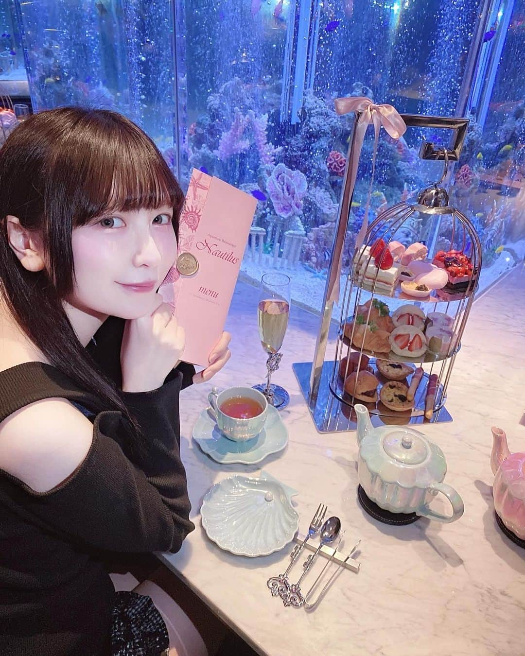 宮内凛さんのインスタグラム写真 - (宮内凛Instagram)「. . アクアリムレストラン🐠💙  なゆさん 誕生日プレゼントもありがとうっ  @aquarium_nautilus_ #アクアリウムレストランnautilus #アクアリウムレストラン #アフタヌーンティーセット #東京アフタヌーンティー #上野グルメ」5月11日 19時03分 - miyauchi_rin