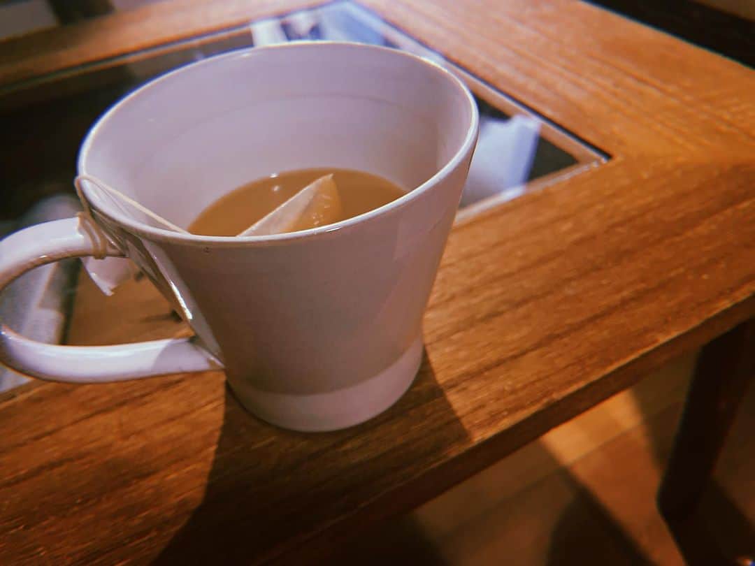 豊原江理佳さんのインスタグラム写真 - (豊原江理佳Instagram)「誕生日にいただいたマグカップ #木下晴香 ちゃんにプレゼントしてもらいました  最近紅茶を飲むのにハマっていて。大きいマグカップが欲しかったのですが、最高に可愛くて気に入りです」5月11日 19時03分 - erika_lunat