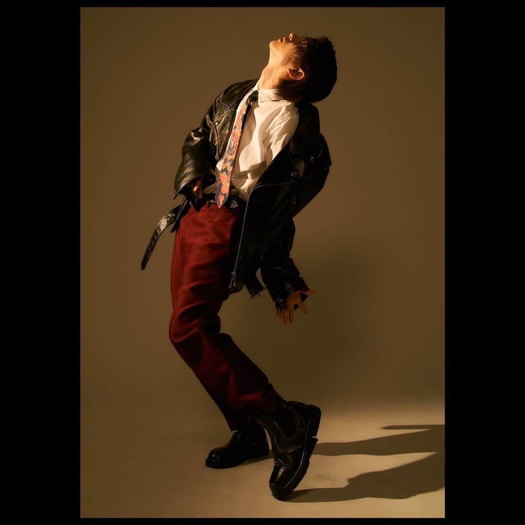 飯島寛騎のインスタグラム：「🖤❤️ stay tuned.  ○Hair&Make 　牧野裕大  @yudai_makino  ○Stylist 　久保田姫月  @hizuki__am2.00  ○Lighting 　長谷川誠  ○Photographer 　北圃莉奈子  @rinakokitahatake  #作品撮り」