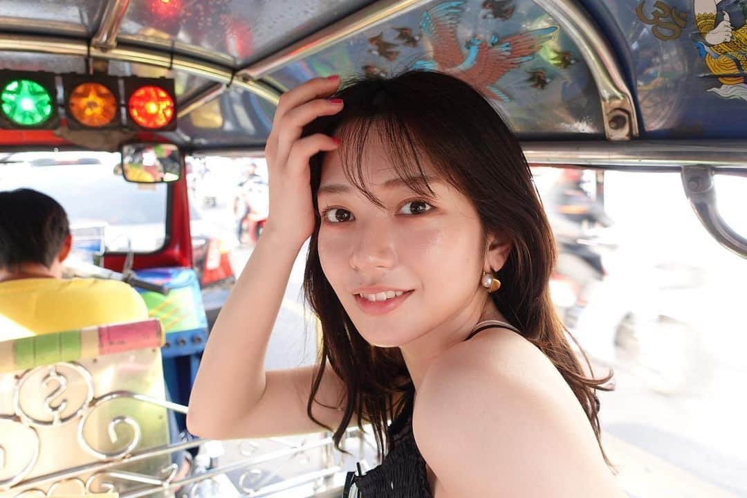 長月翠のインスタグラム：「タイ行ってきた🇹🇭  たくさん写真あるので 気が向いたら載せます📸📸📸  タイパンツ買いすぎて 自分用に10着以上ある笑  また来週も行きThai。」