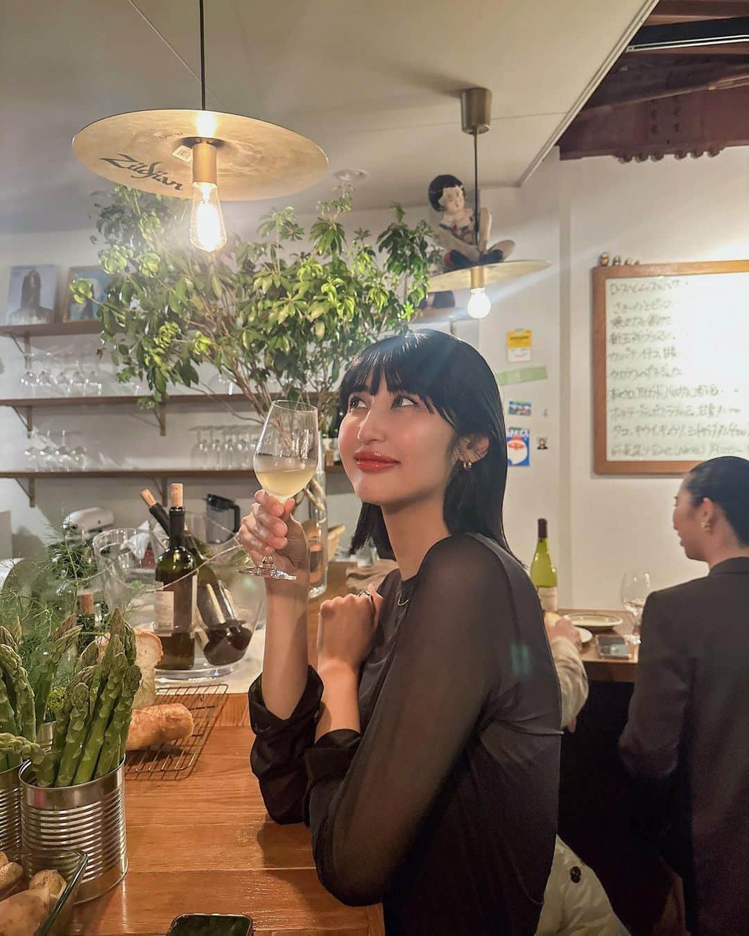 Lisaのインスタグラム：「. 📍DRUM /吹上  大好きな落ち着くお店🫶🏻 この前はご飯後ふらっと立ち飲みに🍷  美味しいおつまみ作ってもらって 散々飲んできたのにワイン1本あけましたとさっ🤷🏼‍♀️  ご飯に合わせて美味しいワインも選んでくれます🥳🩵  #DRUM #吹上#吹上ディナー」