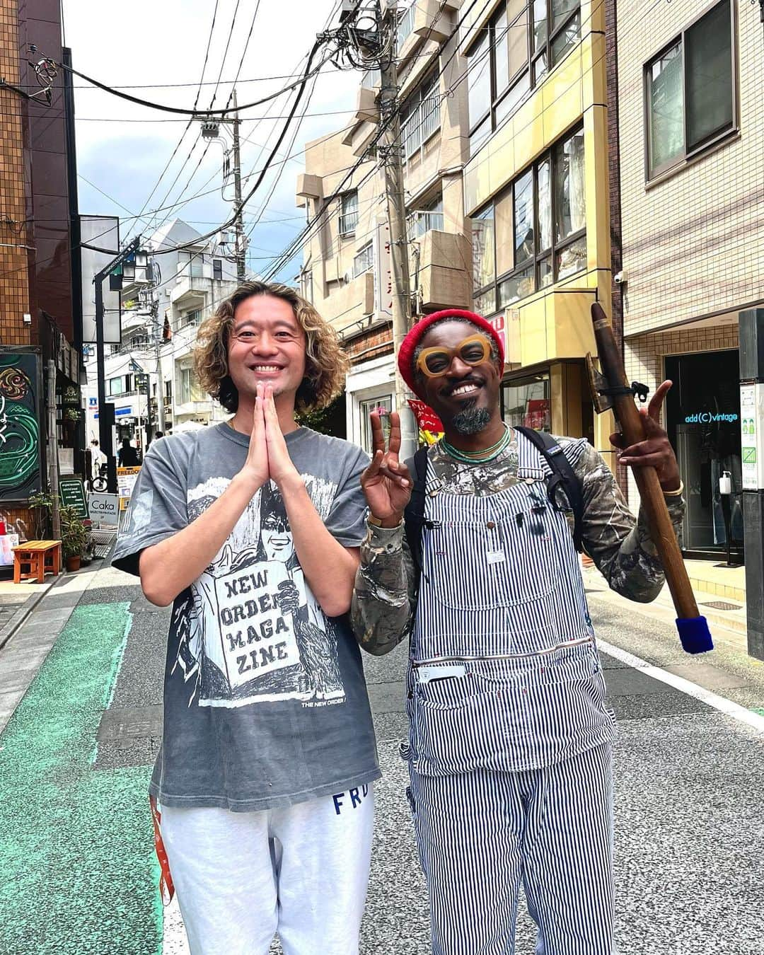 ZEN-LA-ROCKさんのインスタグラム写真 - (ZEN-LA-ROCKInstagram)「下北でAndré 3000に遭&遇🤯🤯 フルートを吹いてる人が視野に入りまさかまさか🧐と思ったのですが、いやはやこんな事があるのか⁉️というぅぅぅ🤣💦 超ーーーっ素敵な人でした🙇🏻‍♂️ 昼飯食ってただけなので俺は寝起き🥹 🙏🏽超/R/E/S/P/E/C/T🙏🏽 . . . #outkast #andre3000 #zenlarock #素顔のままで」5月11日 19時16分 - zenlarock